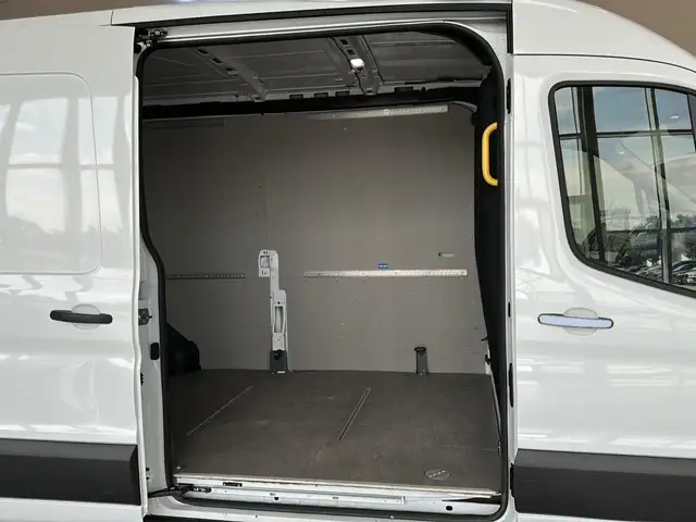 Ford Transit view 14
