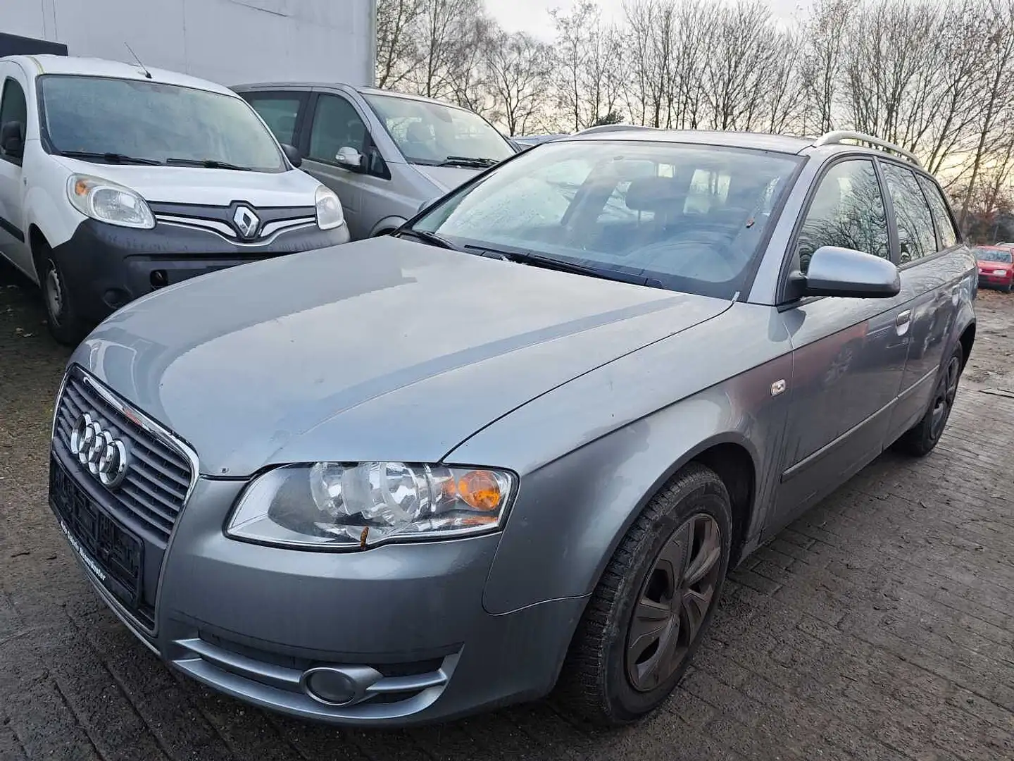 Audi A4 2.0 Avant Gris - 1