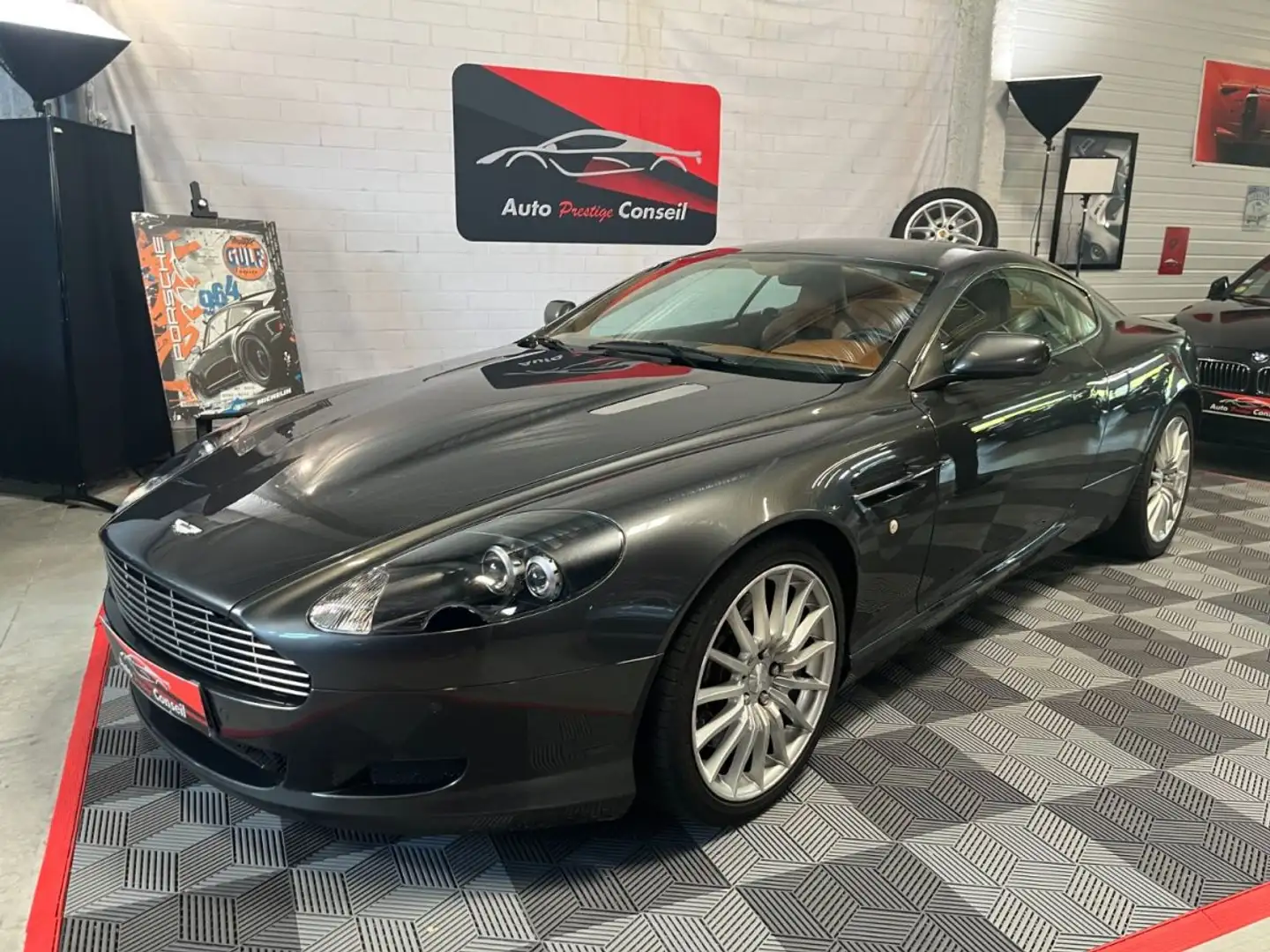 Aston Martin DB9 COUPE 5.9 V12 455 TOUCHTRONIC siva - 1