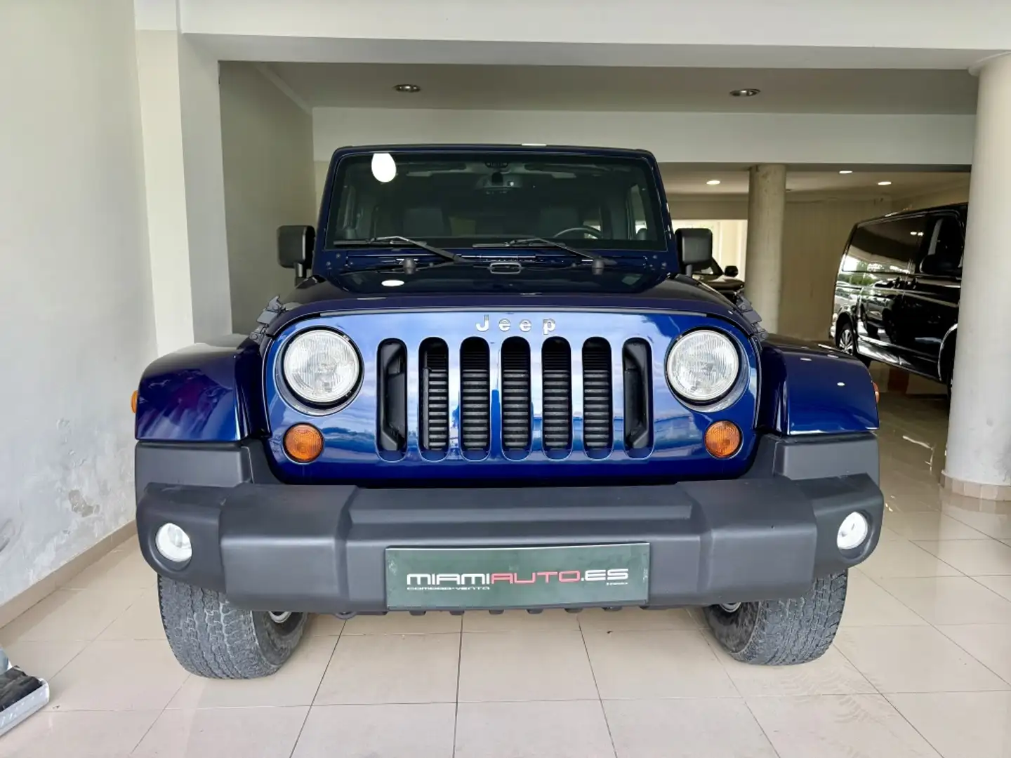 Jeep Wrangler Unlimited 2.8CRD Sahara Aut. Blauw - 2