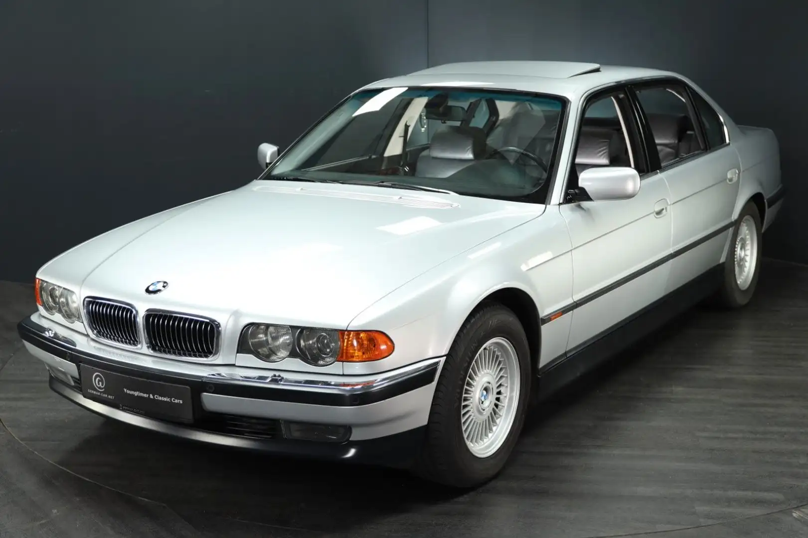 BMW 750 i Lang Automatik Executive Silber - 1