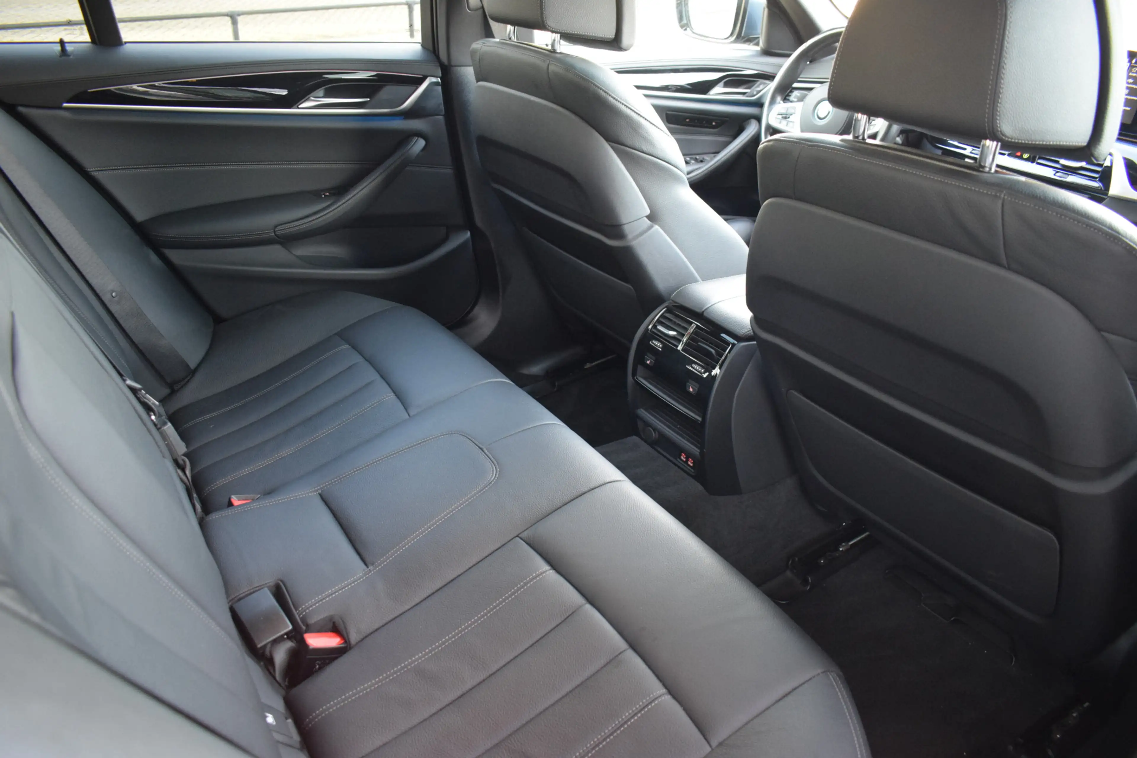 BMW 545 5-serie 545e xDrive Business Edition Plus — photo 14