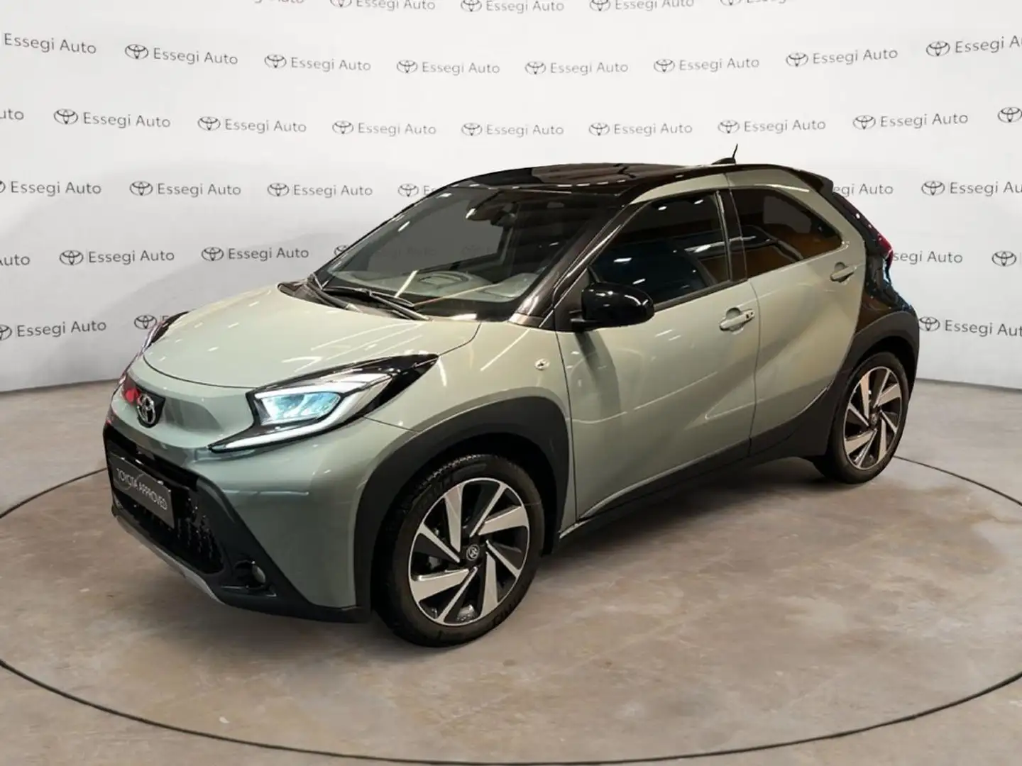 Toyota Aygo X 1.0 VVT-i 72 CV 5 porte Lounge S-CVT Vert - 1