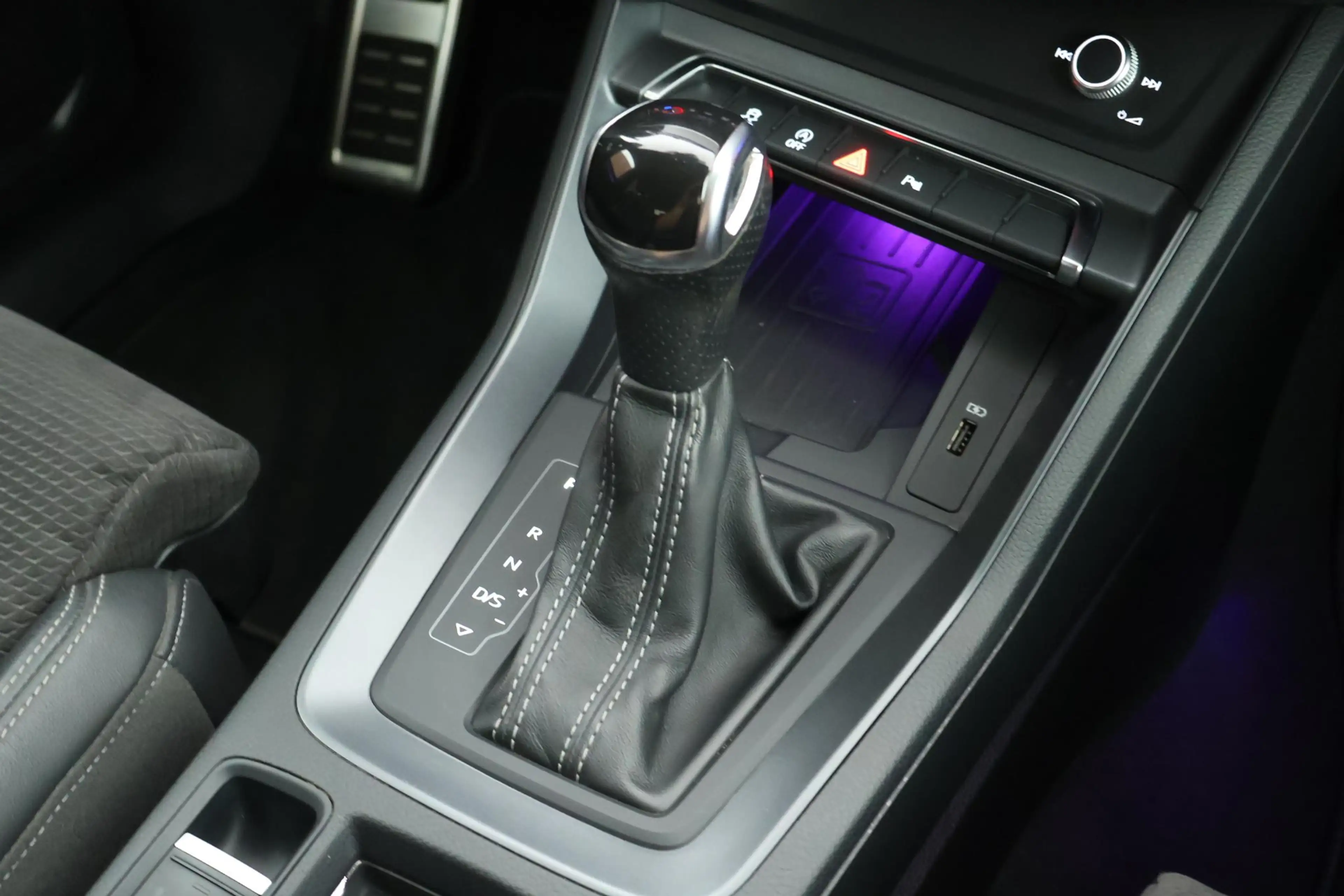 Audi Q3 40 TFSI 190pk quattro edition one Trekhaak Camera — photo 36