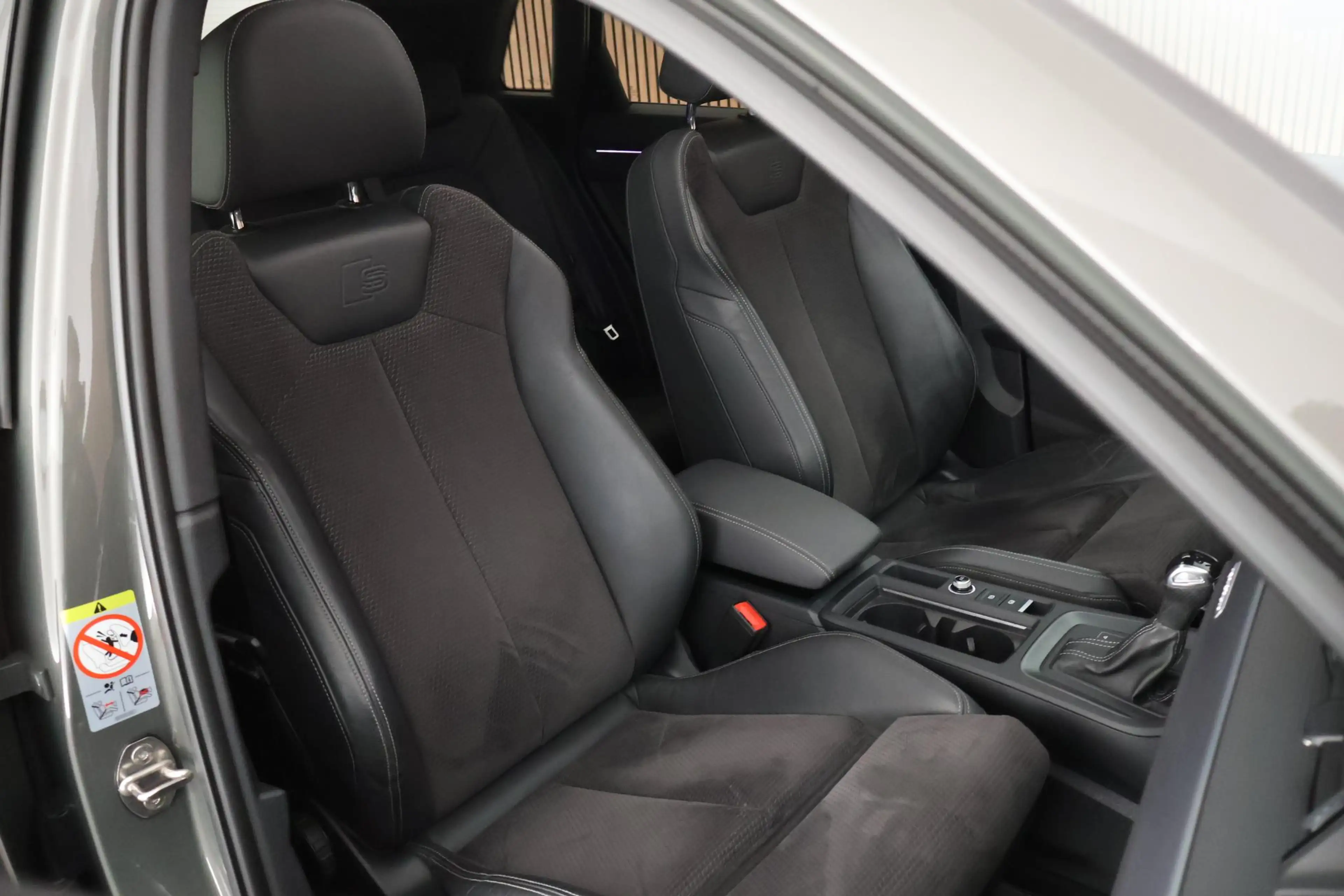 Audi Q3 40 TFSI 190pk quattro edition one Trekhaak Camera — photo 2