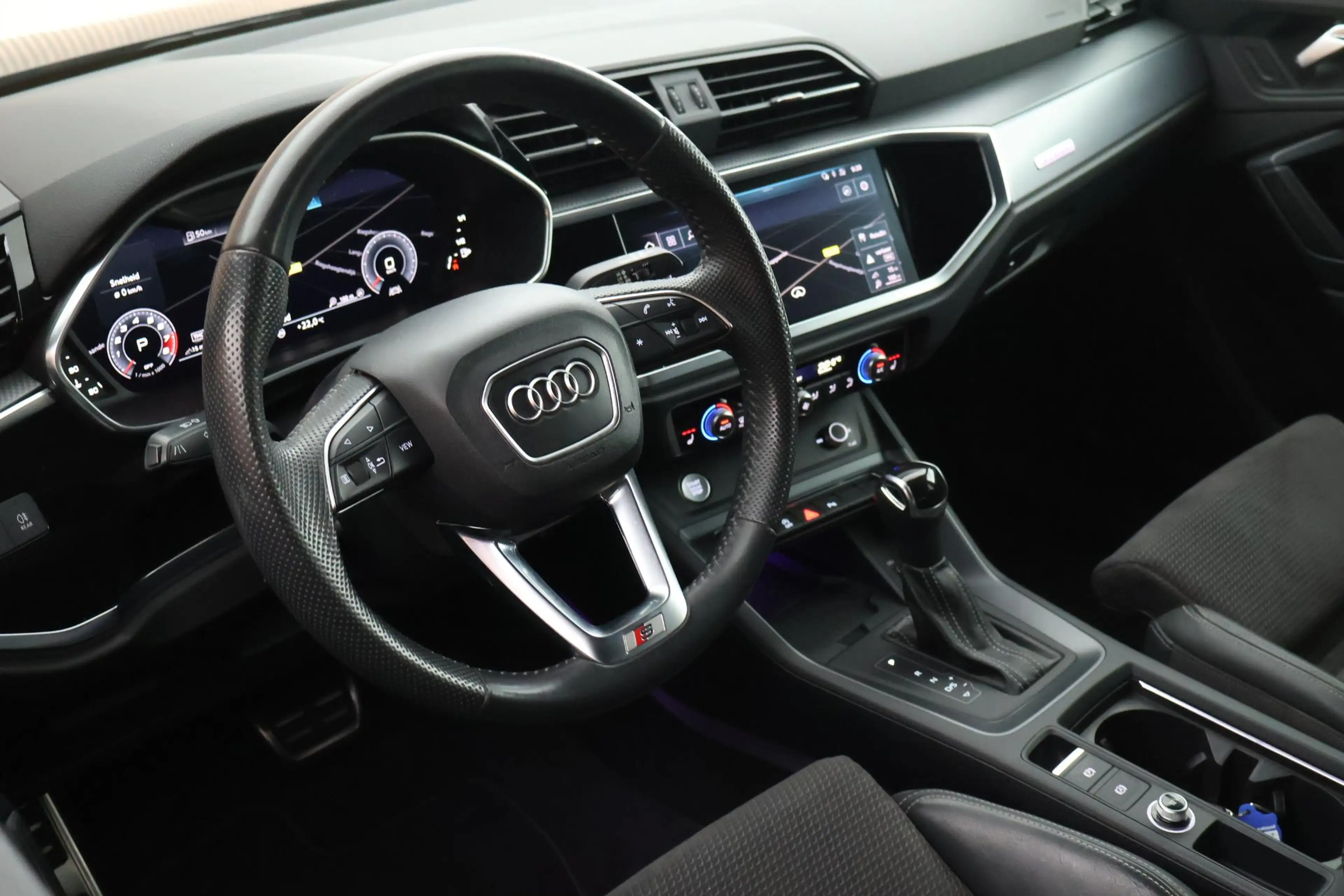 Audi Q3 40 TFSI 190pk quattro edition one Trekhaak Camera — photo 3
