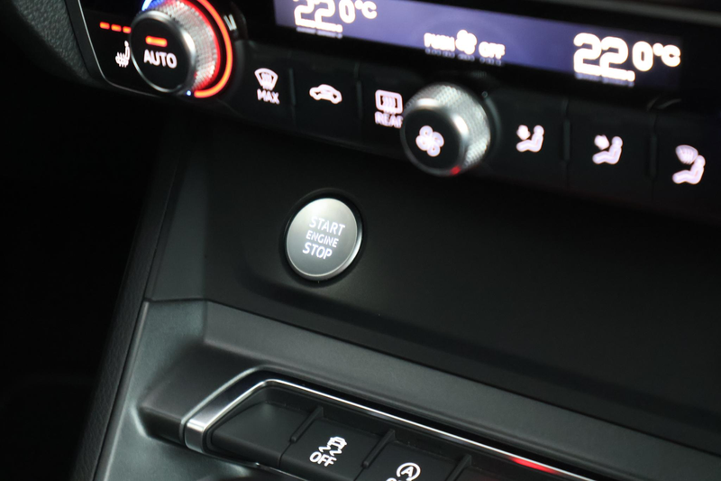 Audi Q3 40 TFSI 190pk quattro edition one Trekhaak Camera — photo 6