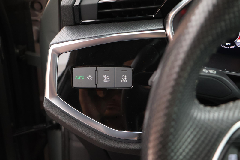 Audi Q3 40 TFSI 190pk quattro edition one Trekhaak Camera — photo 18