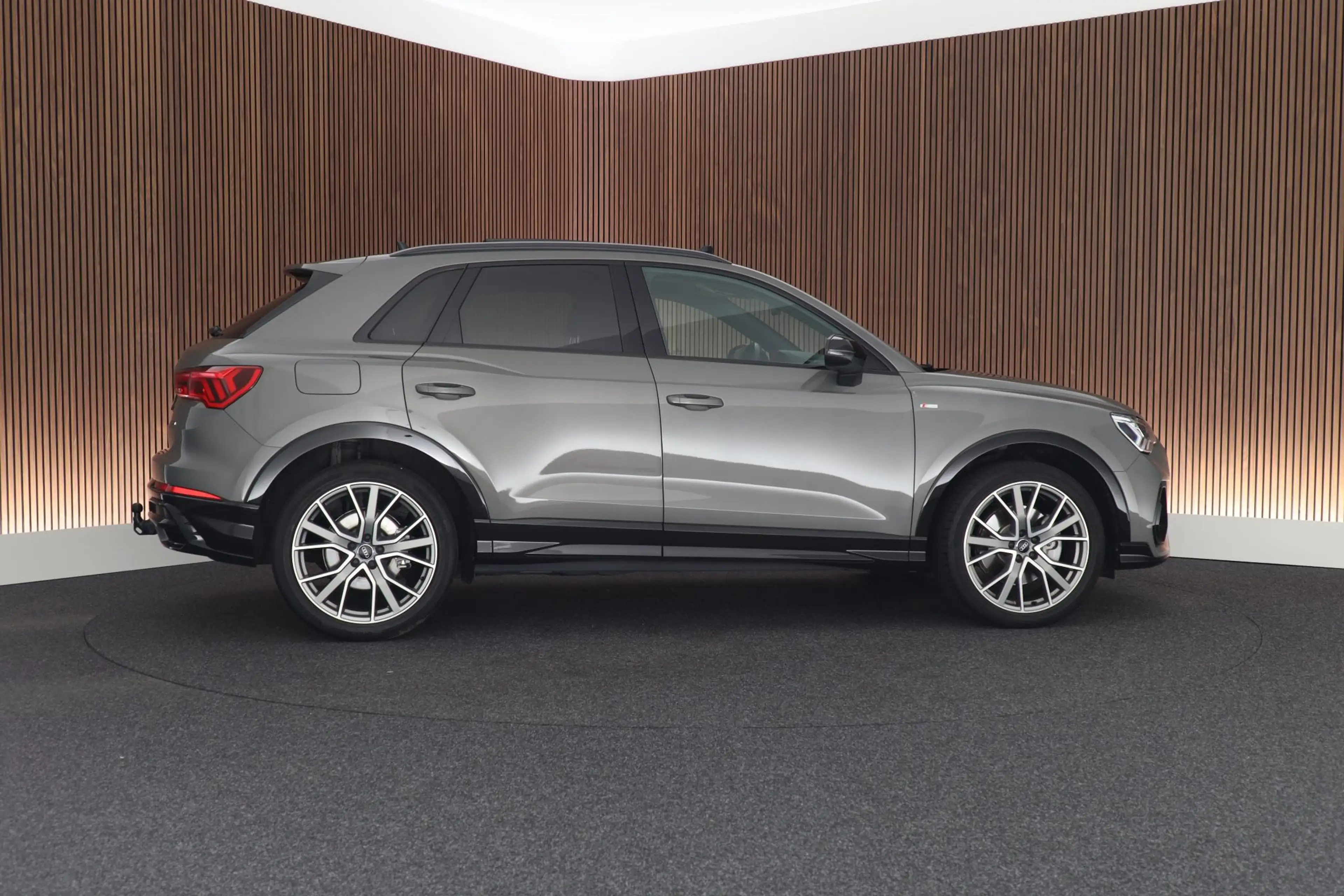 Audi Q3 40 TFSI 190pk quattro edition one Trekhaak Camera — photo 12