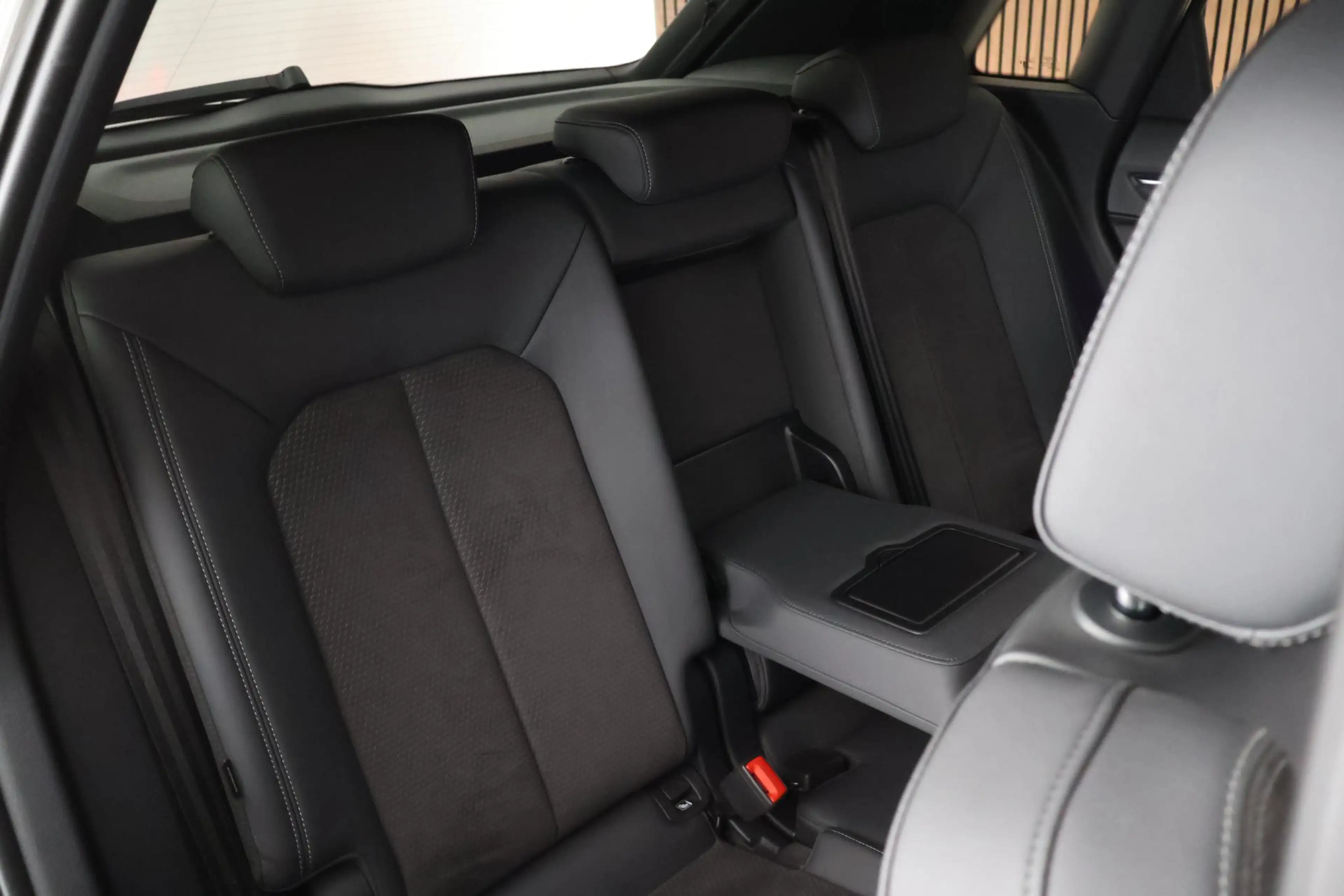 Audi Q3 40 TFSI 190pk quattro edition one Trekhaak Camera — photo 40