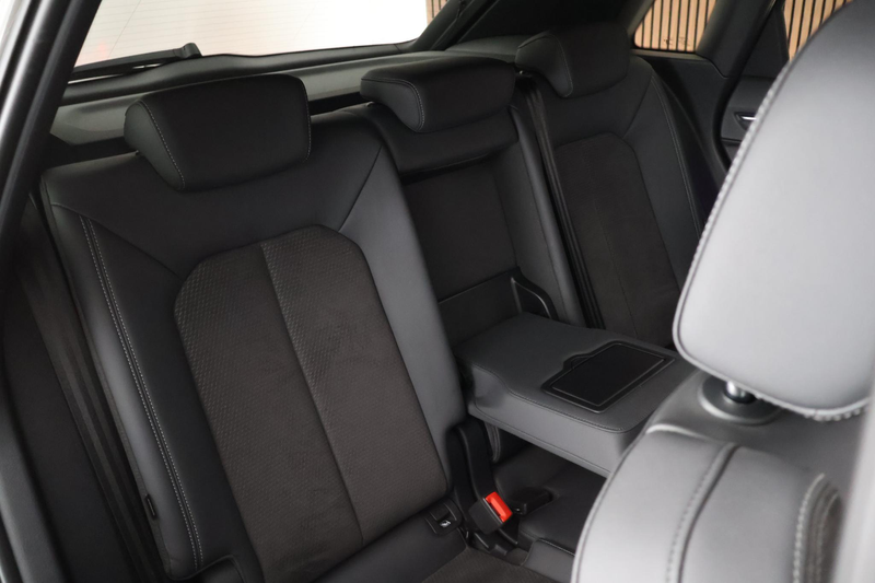 Audi Q3 40 TFSI 190pk quattro edition one Trekhaak Camera — photo 40