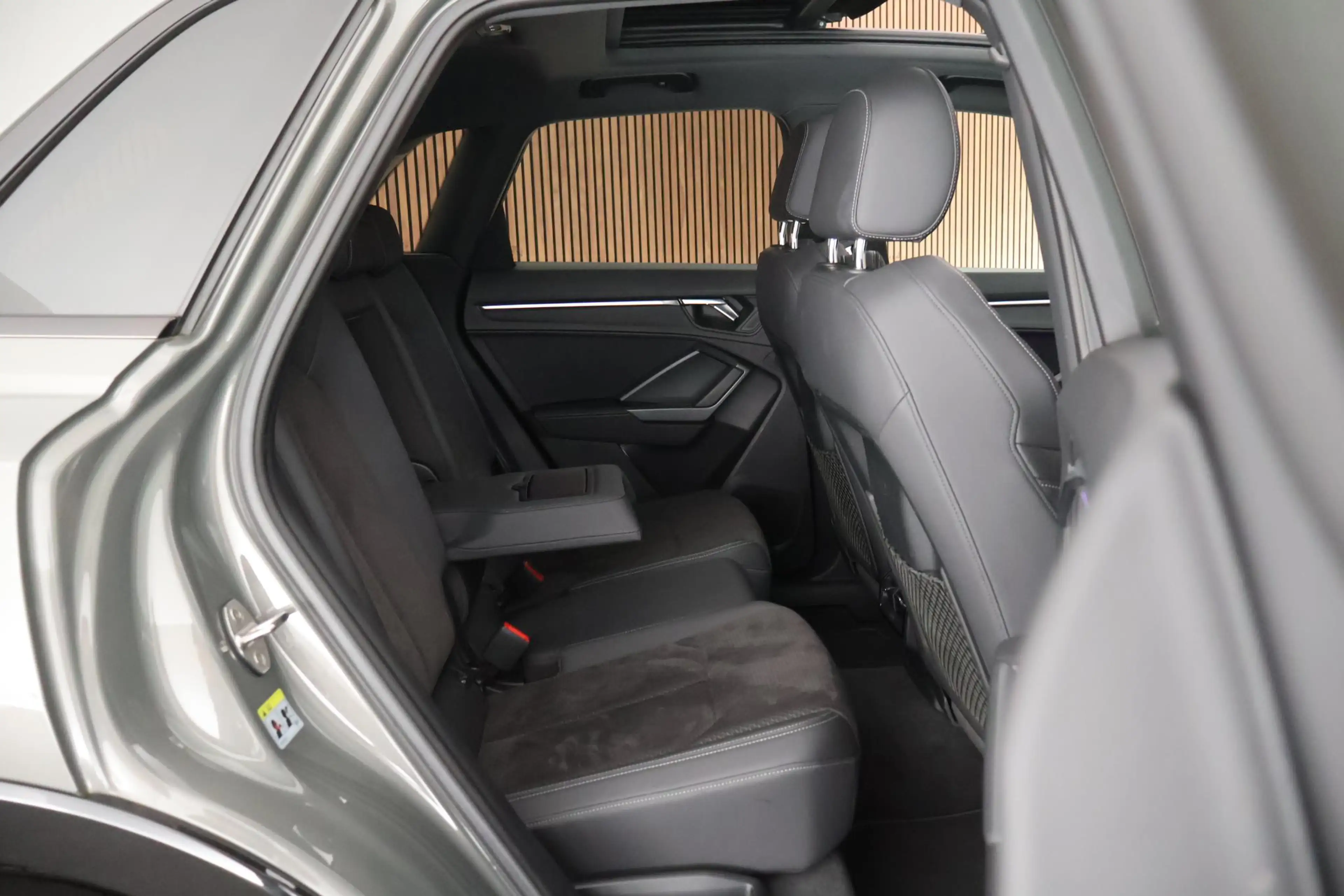 Audi Q3 40 TFSI 190pk quattro edition one Trekhaak Camera — photo 14