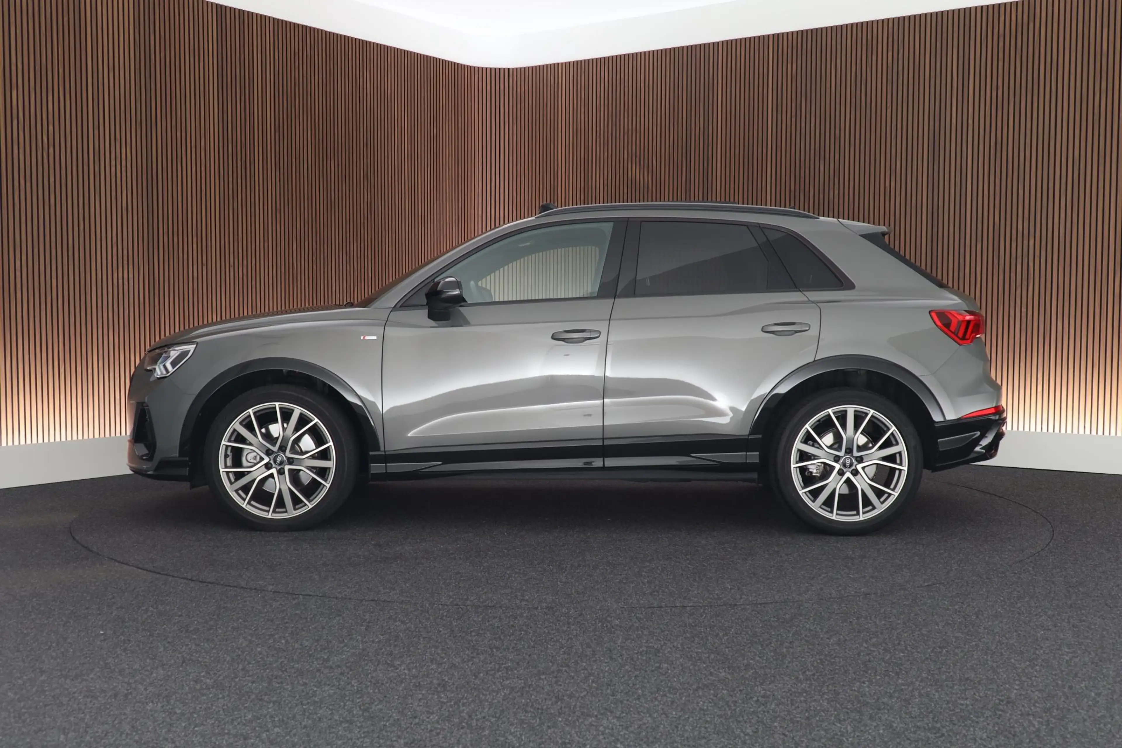 Audi Q3 40 TFSI 190pk quattro edition one Trekhaak Camera — photo 9