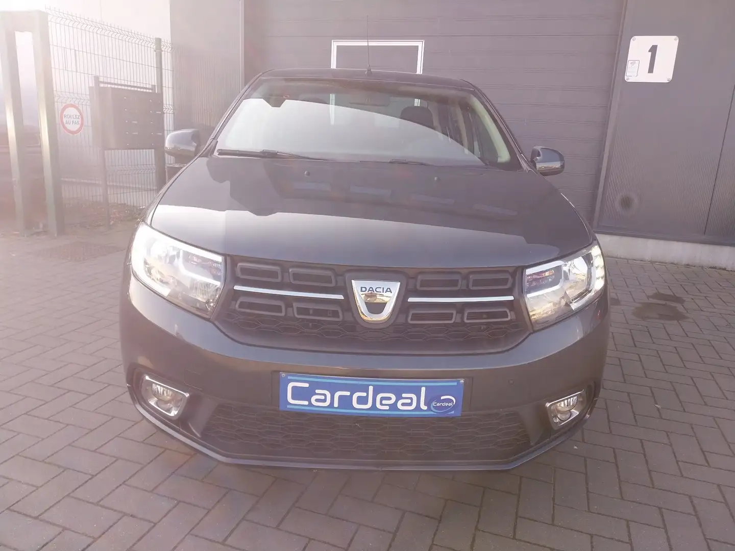 Dacia Logan 1.5 Blue dCi /ATTACHE-REMORQUE/AIRCO/BLUETOOTH/ Grijs - 2