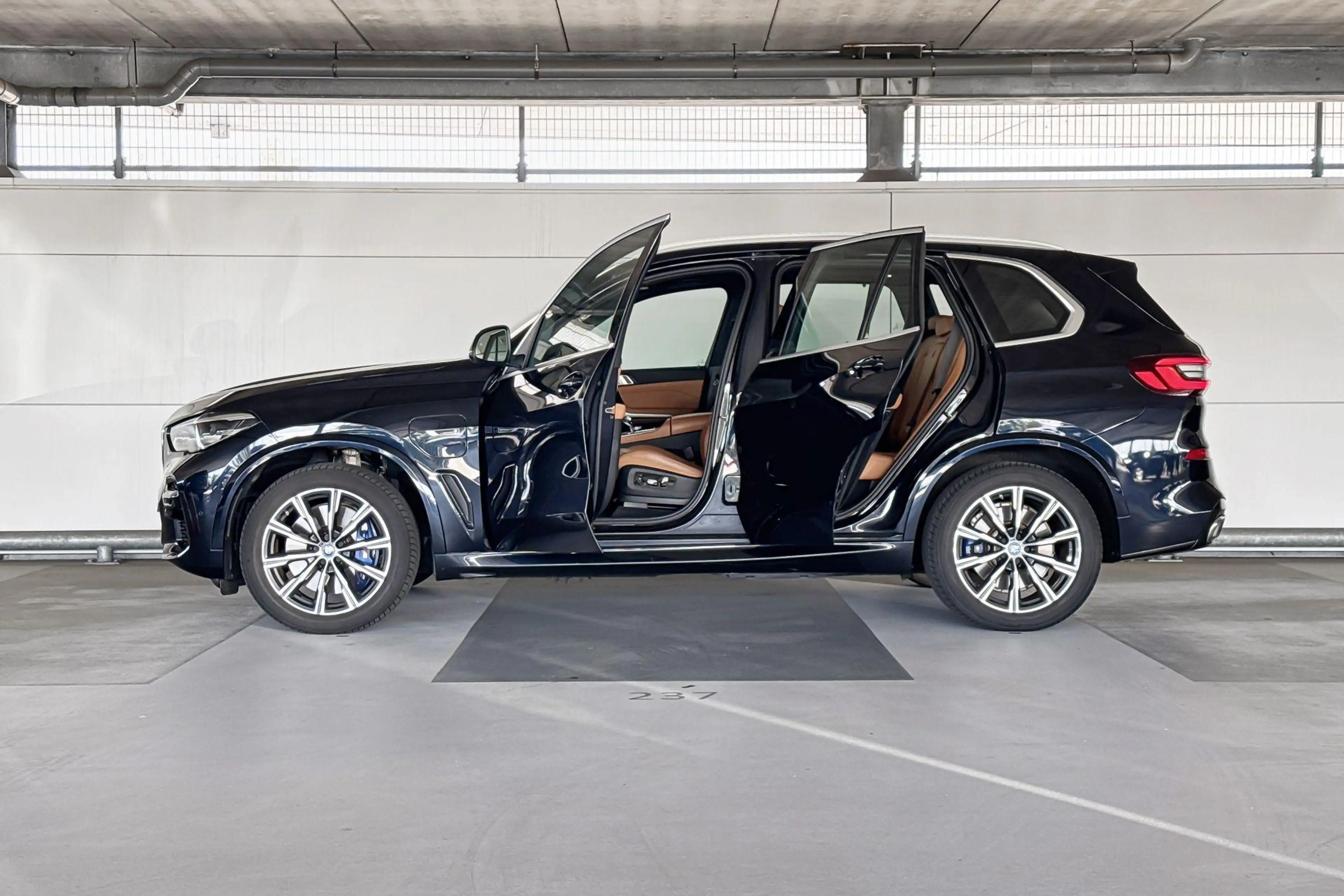 BMW X5 xDrive45e High Executive — photo 3