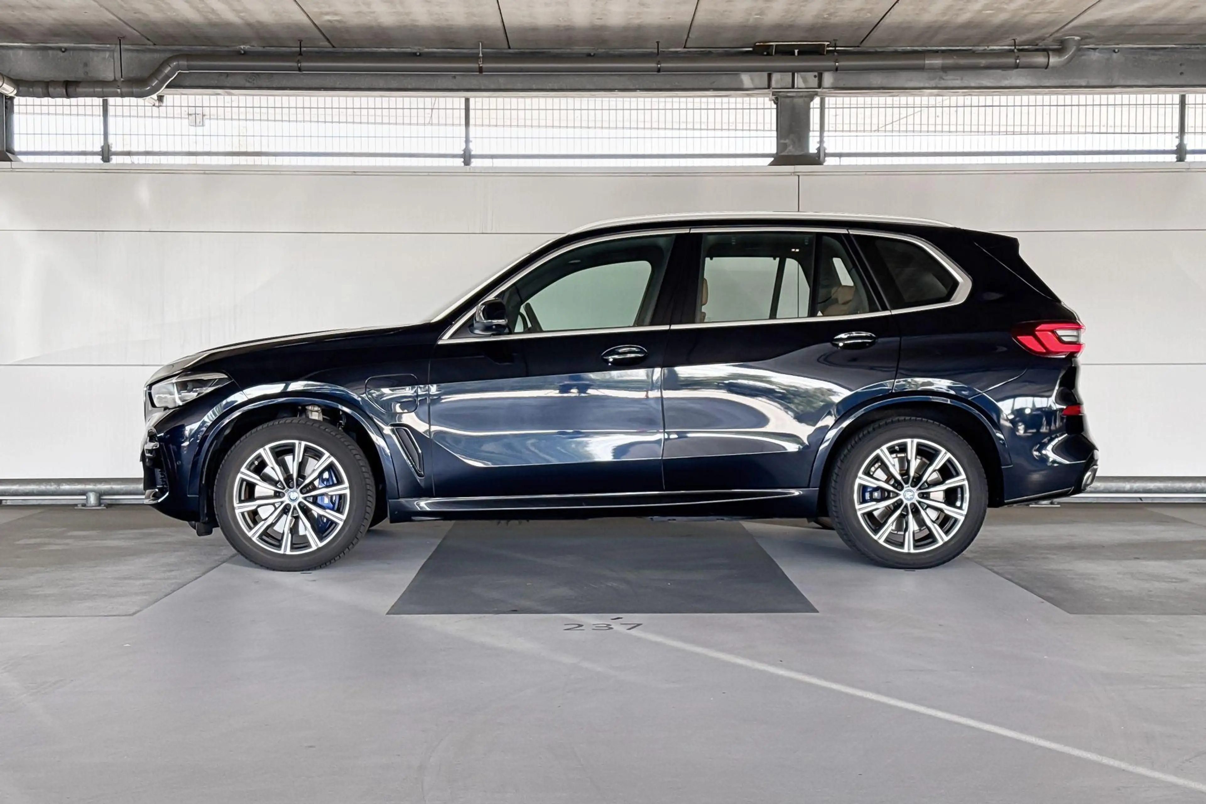 BMW X5 xDrive45e High Executive — photo 2
