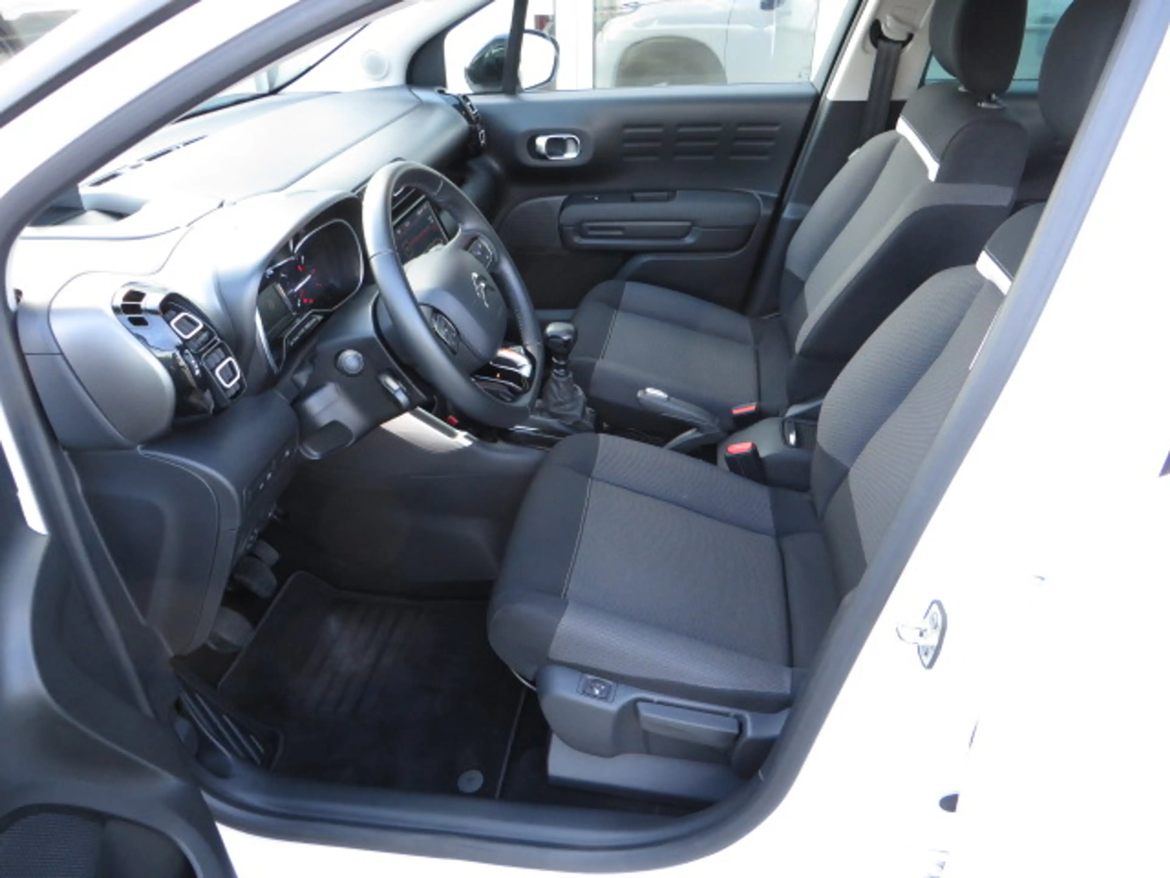 Citroen C3 Aircross Shine — photo 9