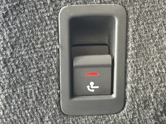 Audi A6 Avant view 9