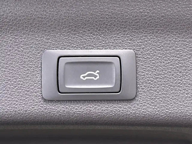 Audi A6 Avant view 7