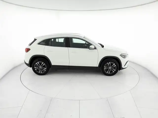 Mercedes-Benz Gla view 5