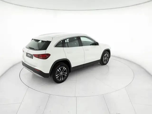 Mercedes-Benz Gla view 4