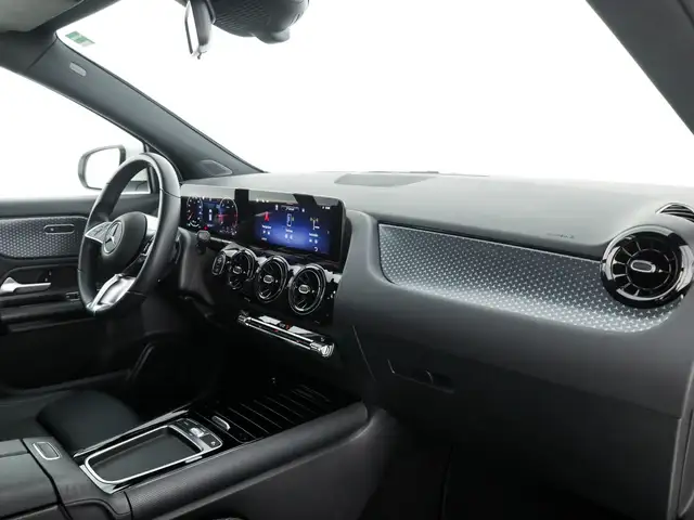 Mercedes-Benz Gla view 10