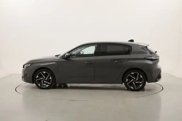 Peugeot 308 view 2