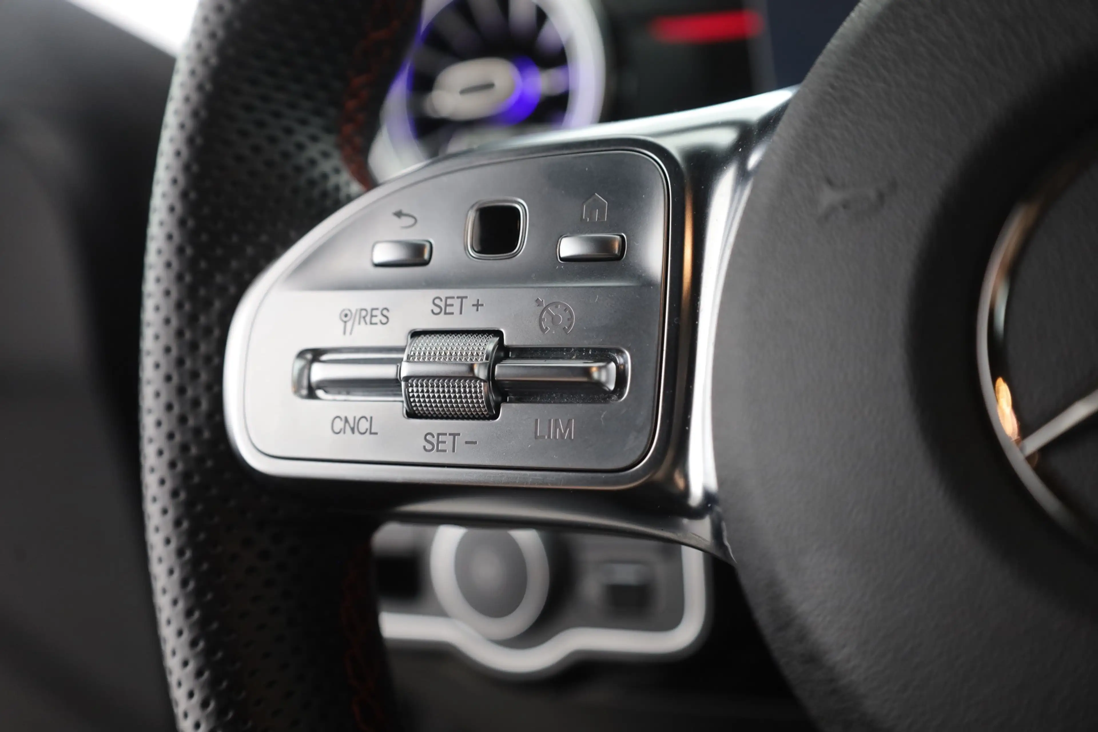 Mercedes-Benz CLA 200 Shooting Brake AMG Line LED Navi Kamera — photo 15
