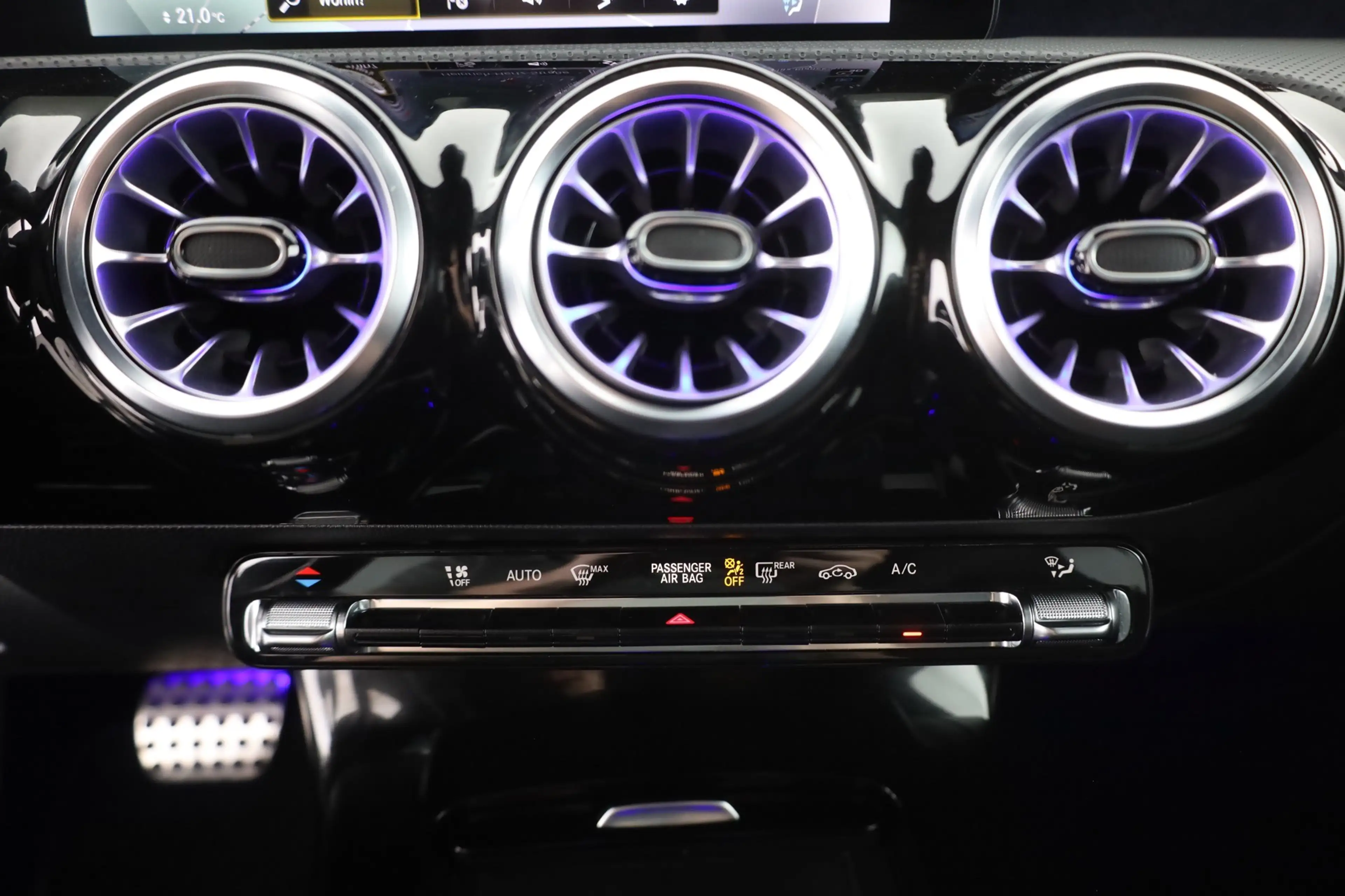 Mercedes-Benz CLA 200 Shooting Brake AMG Line LED Navi Kamera — photo 12