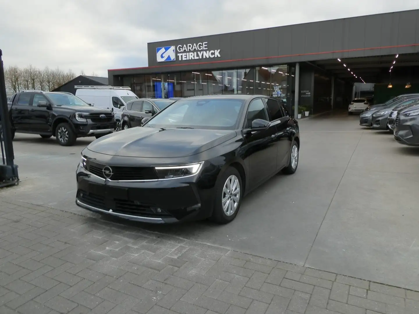 Opel Astra 5d 1.2i benzine 110pk Business '23 39000km (13178) Zwart - 1