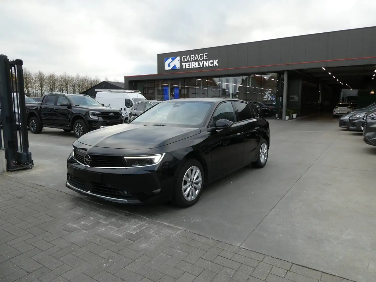 Opel Astra 5d 1.2i benzine 110pk Business '23 39000km (13178) Zwart - 2