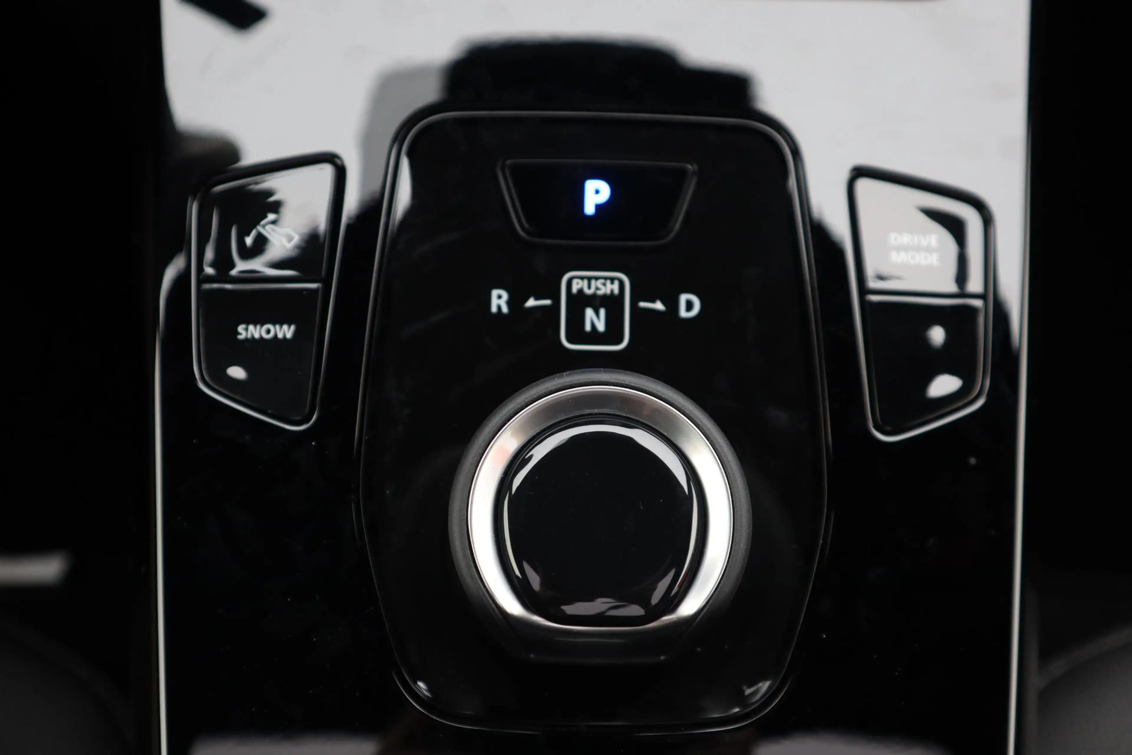 Toyota Urban Cruiser EXECUTIVE 61KWH PANODAK JBL-AUDIO 360°CAMERA 19"LM — photo 42