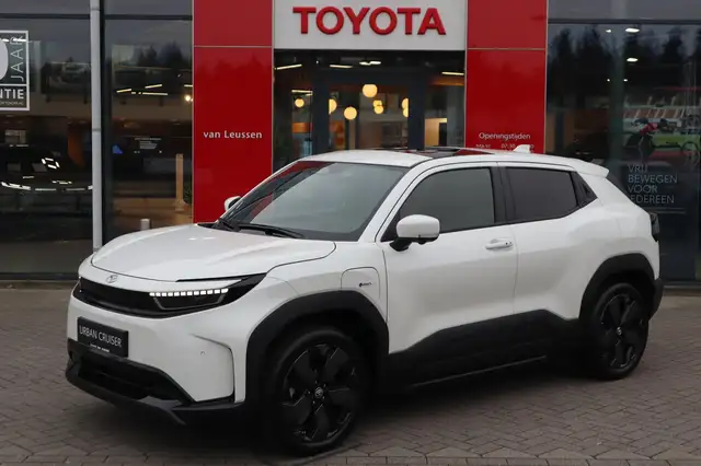 Toyota Urban Cruiser EXECUTIVE 61KWH PANODAK JBL-AUDIO 360°CAMERA 19"LM