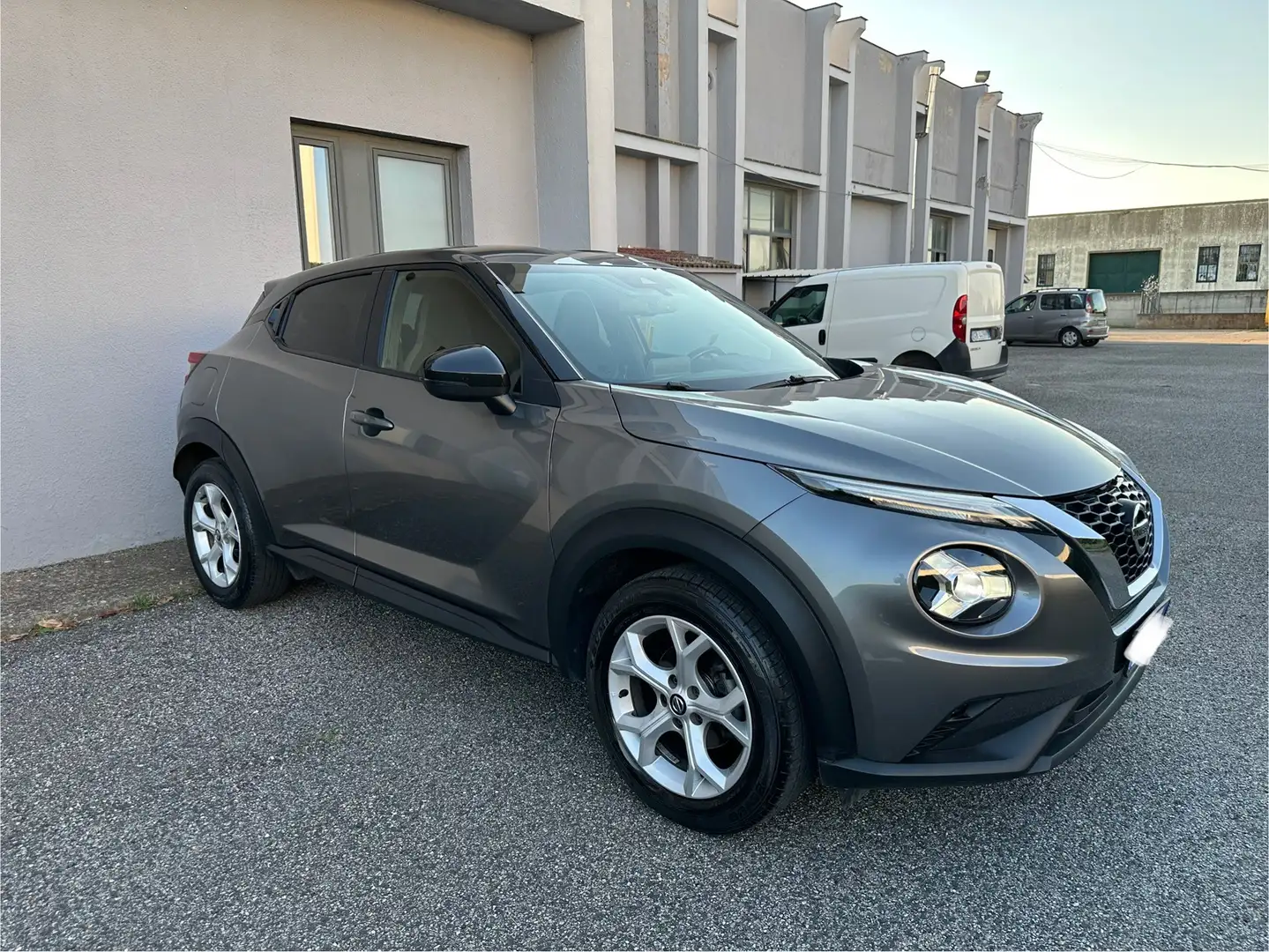 Nissan Juke Juke II 1.0 dig-t N-Connecta 114cv Grigio - 1
