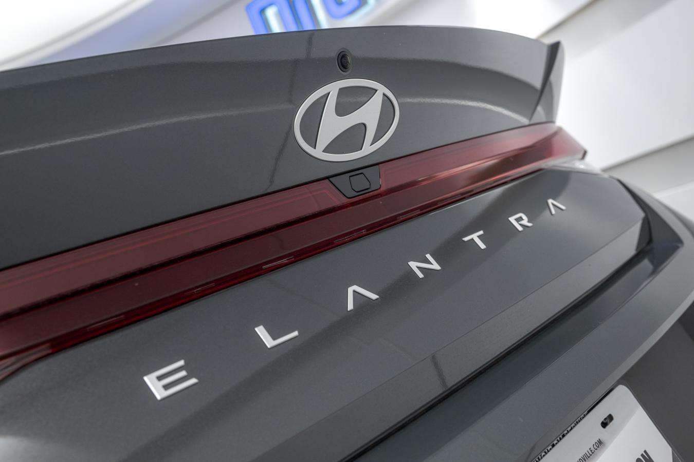 2026 Hyundai Elantra PREFERRED + 75 $ / SEM + LIQUIDATION DEMO + FAITES — photo 1