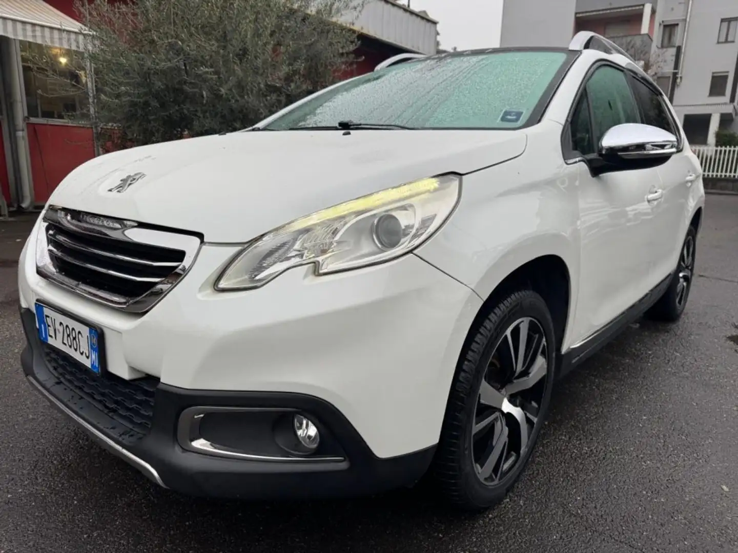 Peugeot 2008 1.6 e-HDi 115 CV Stop&Start Allure Weiß - 1