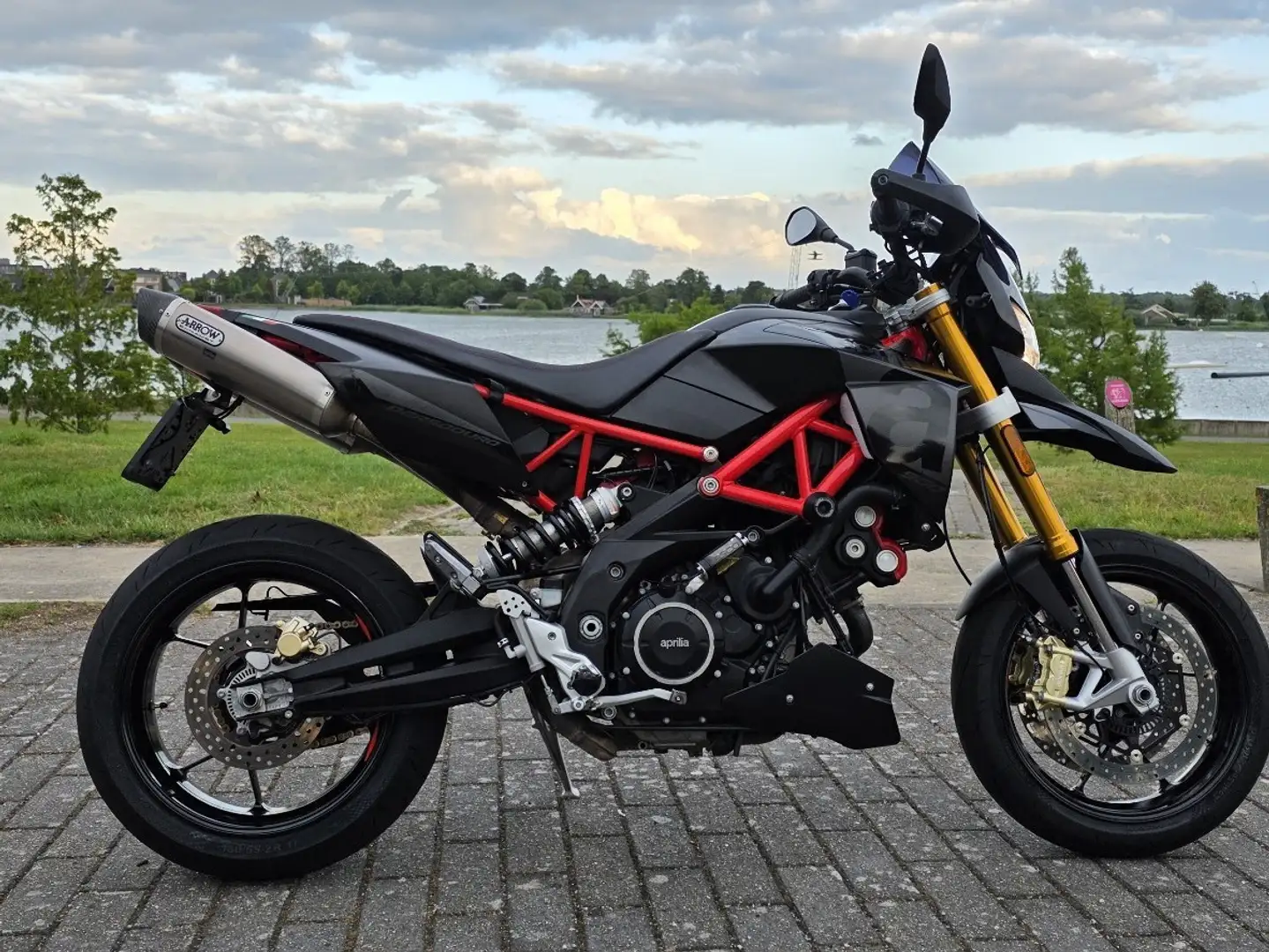Aprilia Dorsoduro 900 ABS Black Edition Zwart - 1