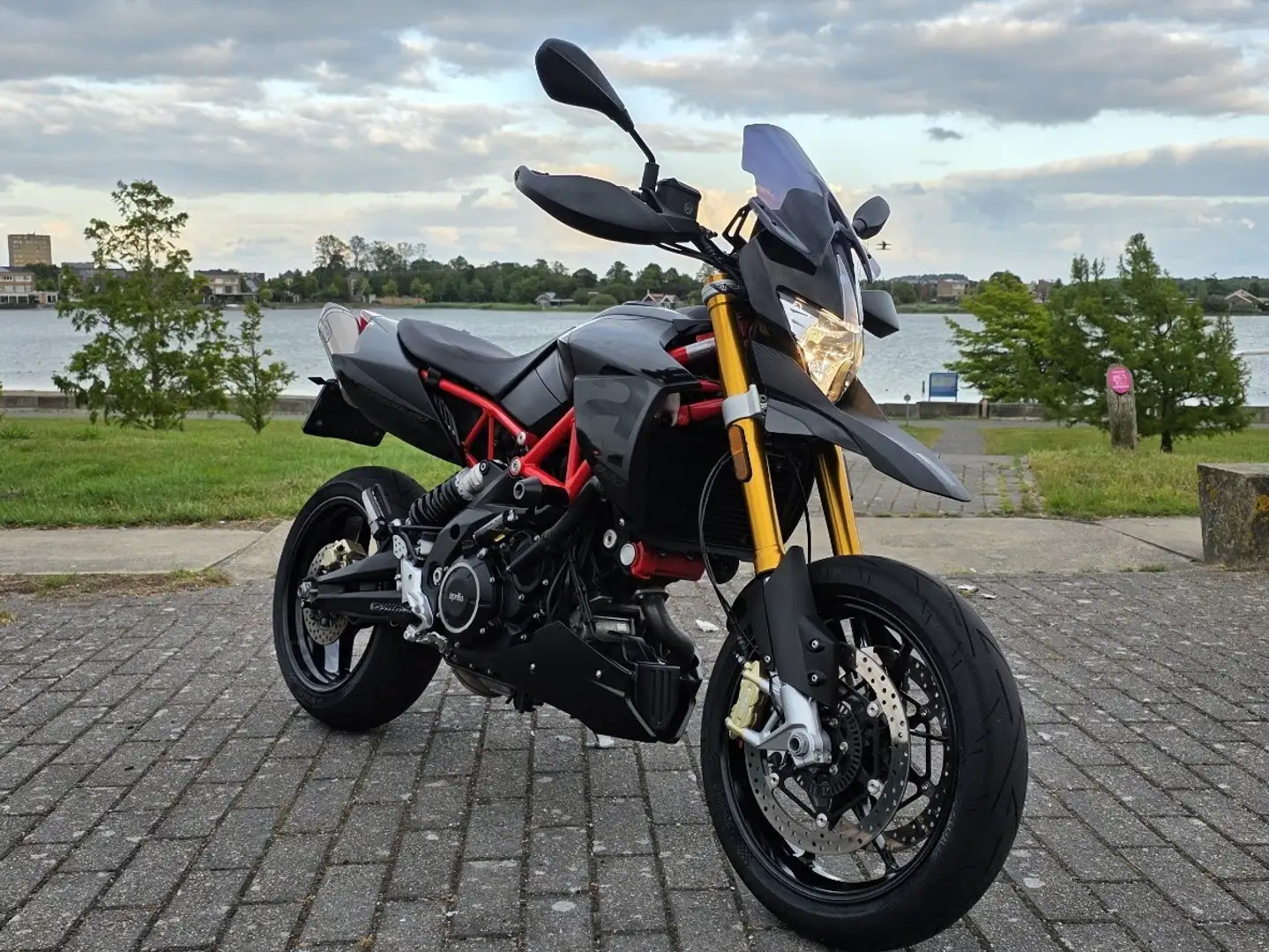 Aprilia Dorsoduro 900 ABS Black Edition Zwart - 2