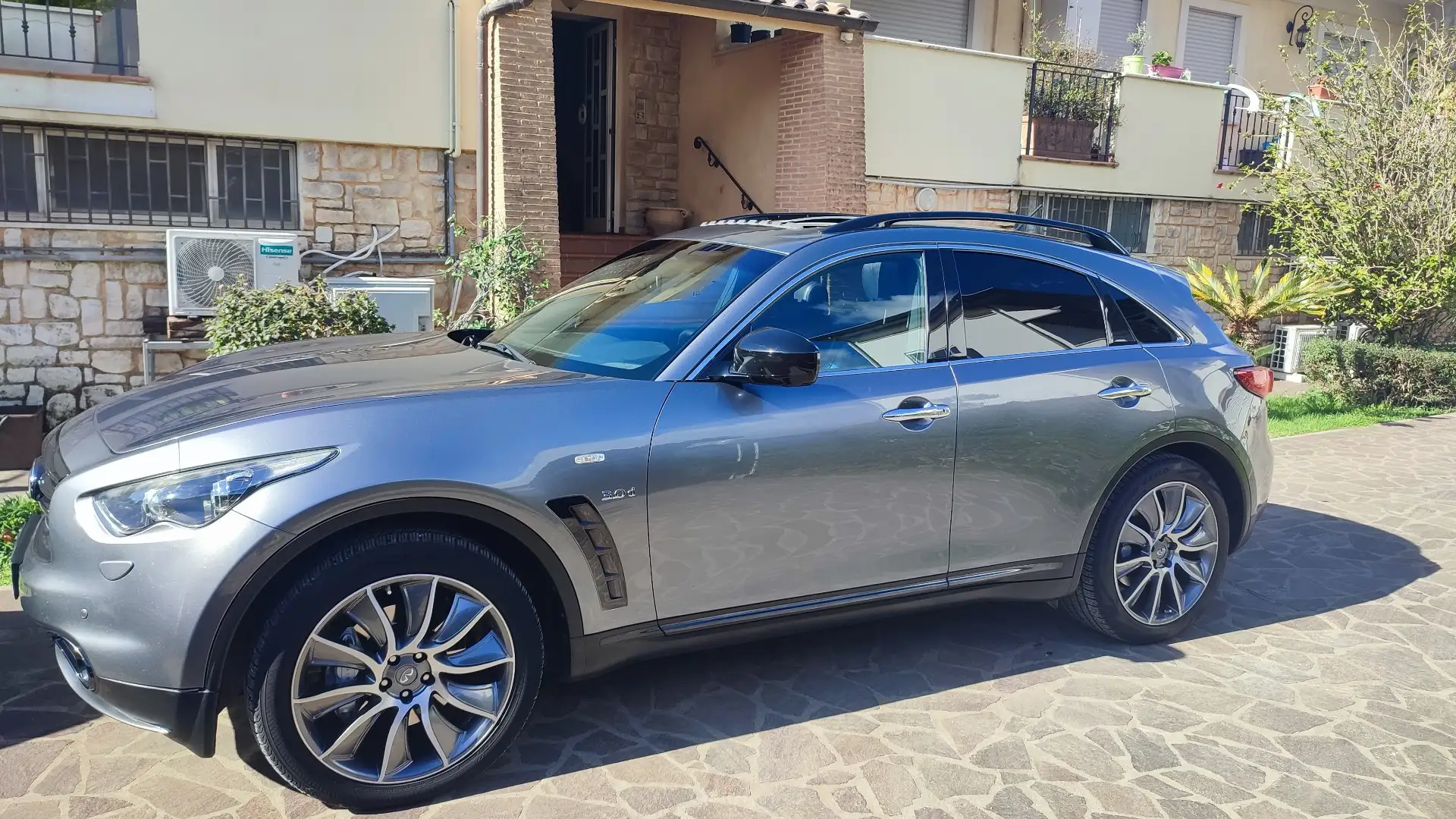 Infiniti QX70 ULTIMATE - 1