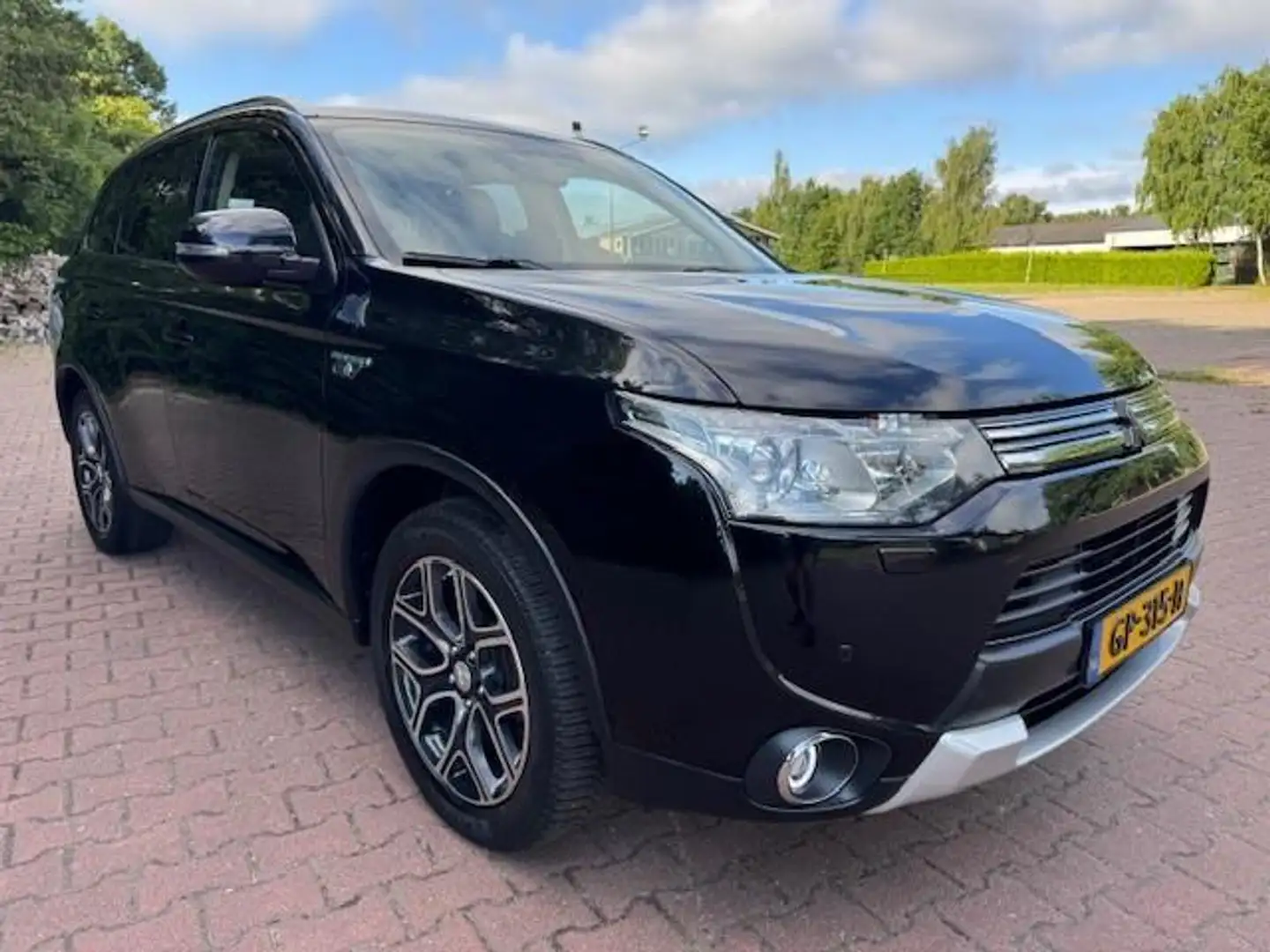 Mitsubishi Outlander 2.0 PHEV/INSTYLE/LUXERY EDITION/XLINE/XENON/THAAK/ Zwart - 1
