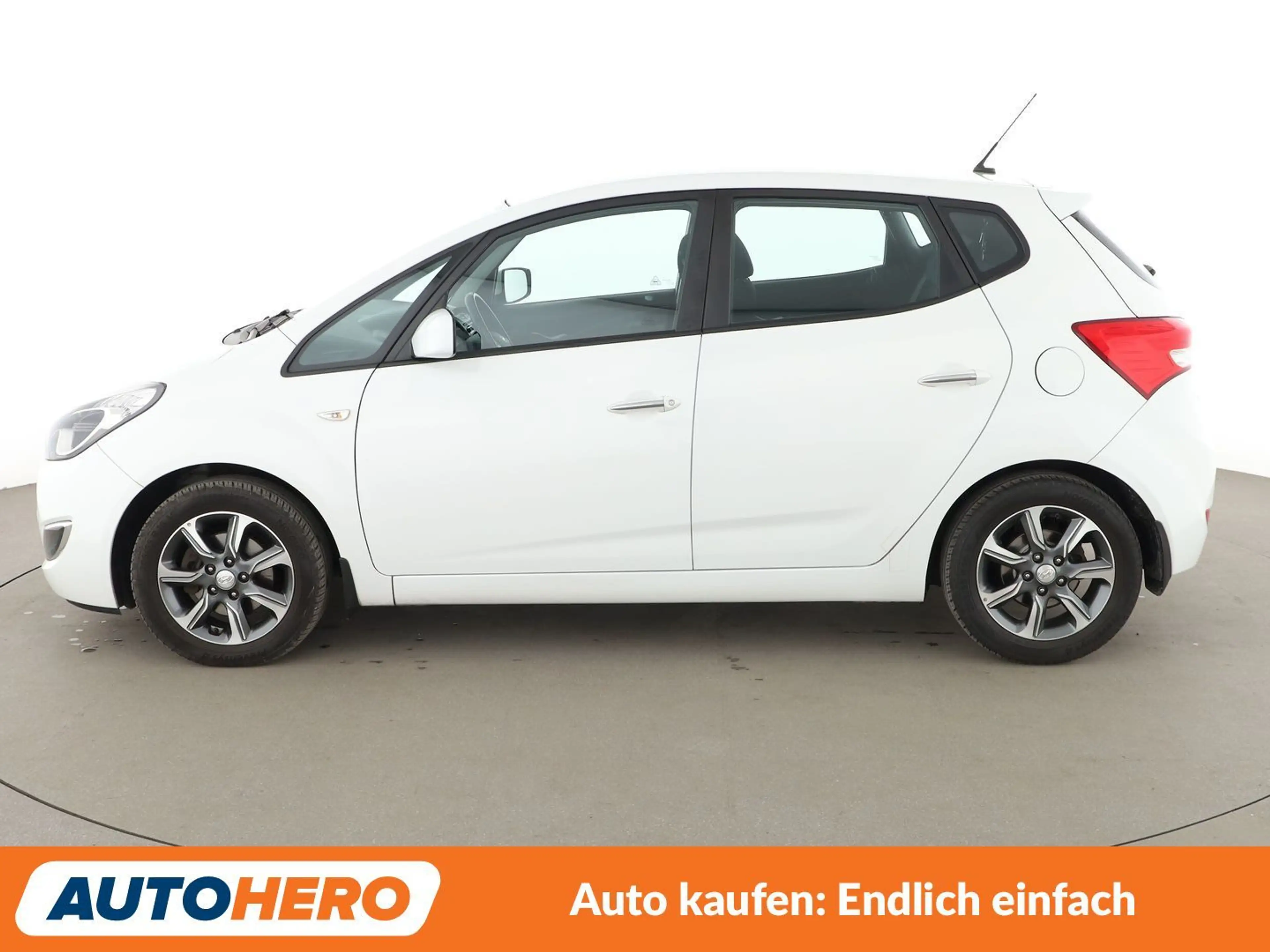 Hyundai iX20 1.6 Space Aut.*NAVI*CAM*PDC*SHZ*KLIMA* — photo 3
