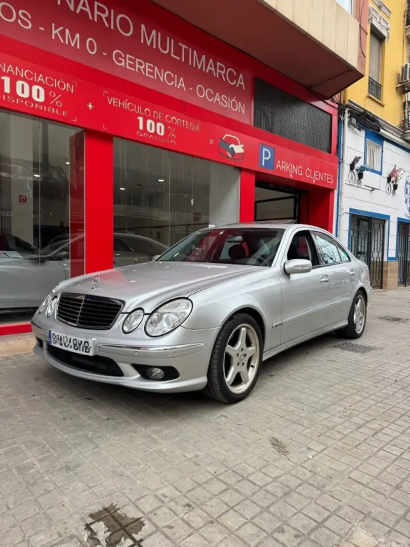 Mercedes-Benz E 500 Aut. Plateado - 1