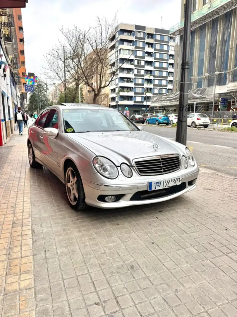 Mercedes-Benz E 500 Aut. Plateado - 2