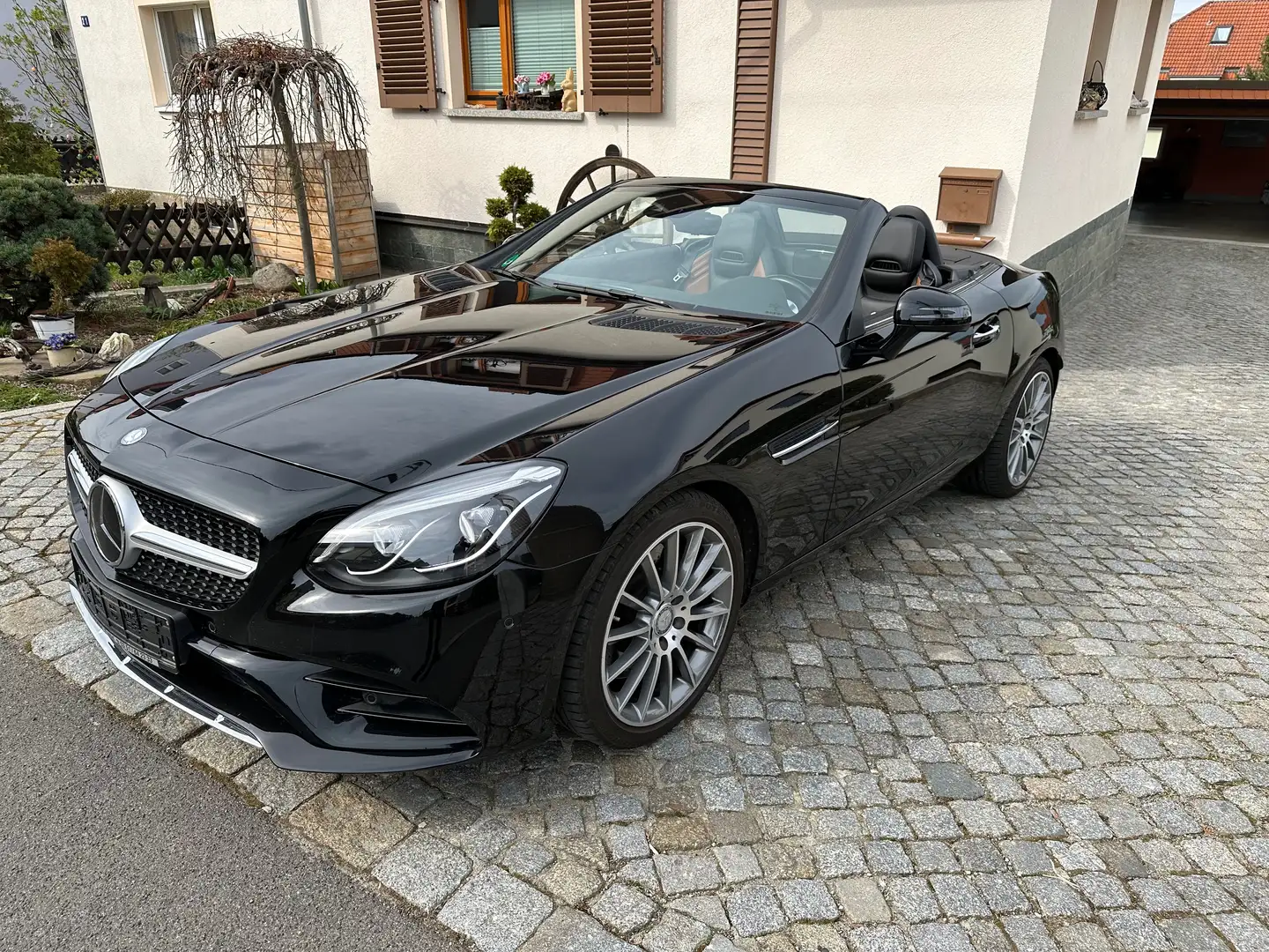 Mercedes-Benz SLC 300 SLC 9G-TRONIC  mit Motorsound - Sommerfahrzeug Černá - 2