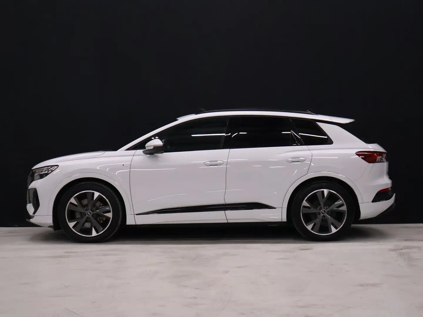Audi Q4 e-tron 40 Launch edition S Competition 77 kWh [SCHUIFDAK, Blanc - 2