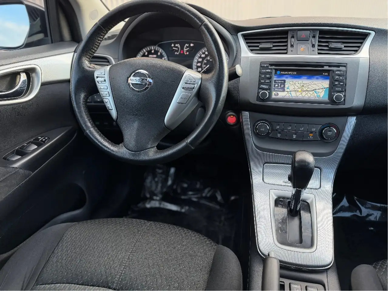 Nissan Sentra снимка Nissan Sentra