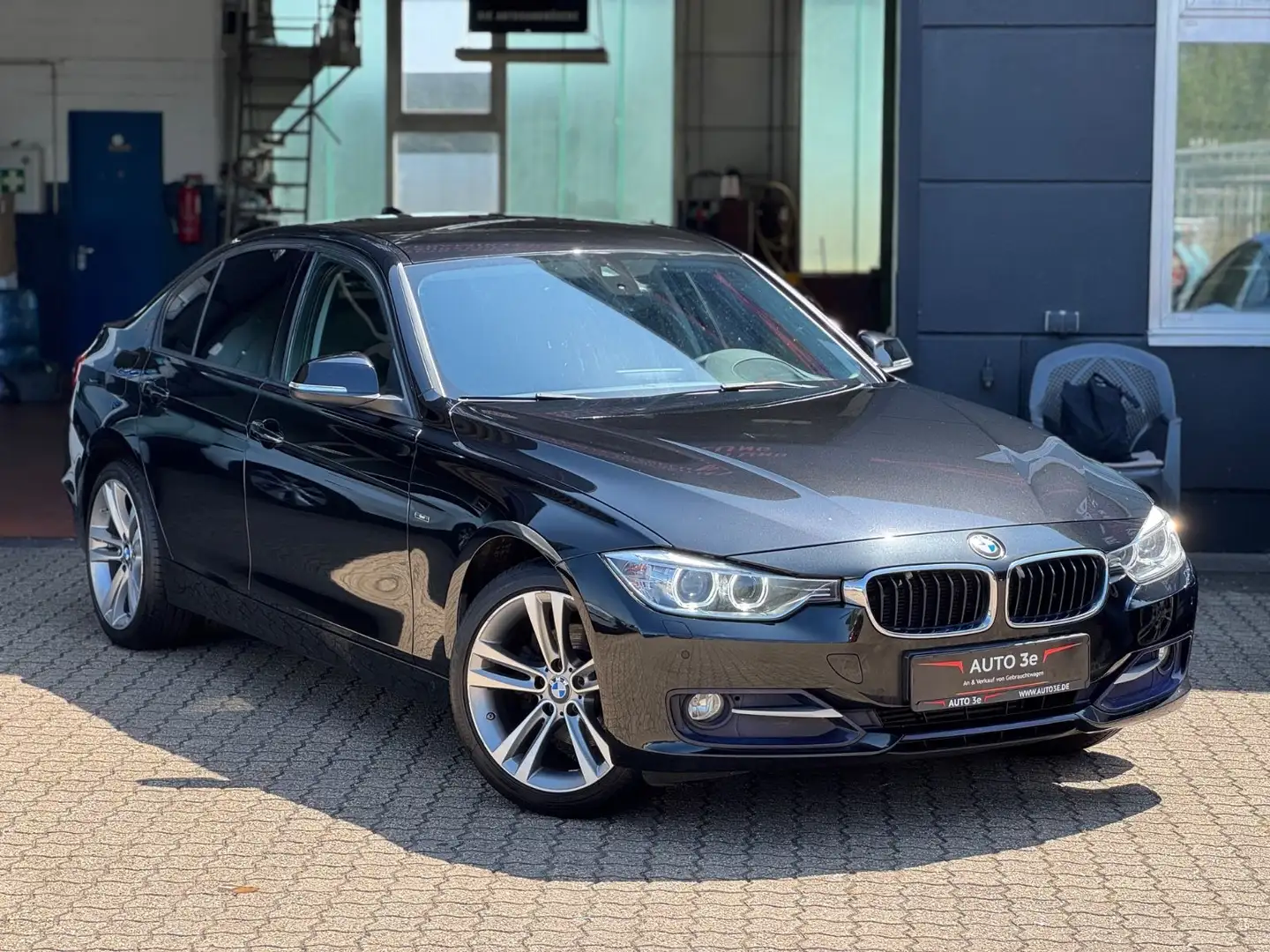 BMW 320 d Sportline Leder Navi Xenon PDC HUD... Schwarz - 1