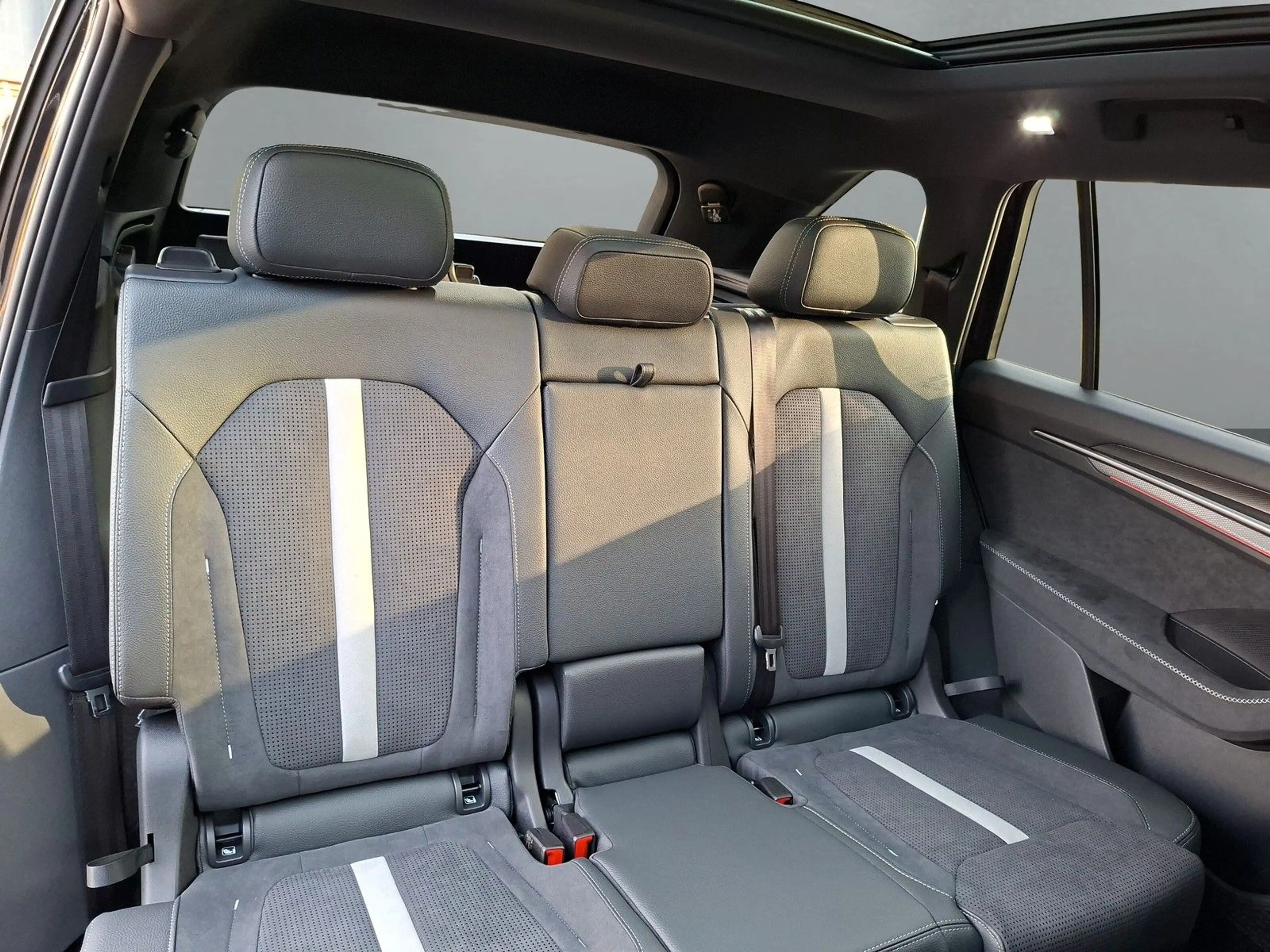 Skoda Kodiaq Sportline 1.5TSI IV Plug In Pano AHK 20" — photo 8