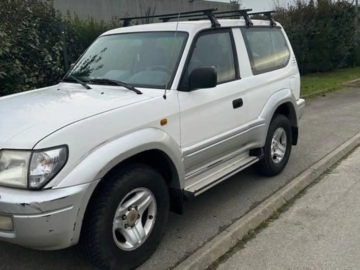 Toyota Land Cruiser - 1
