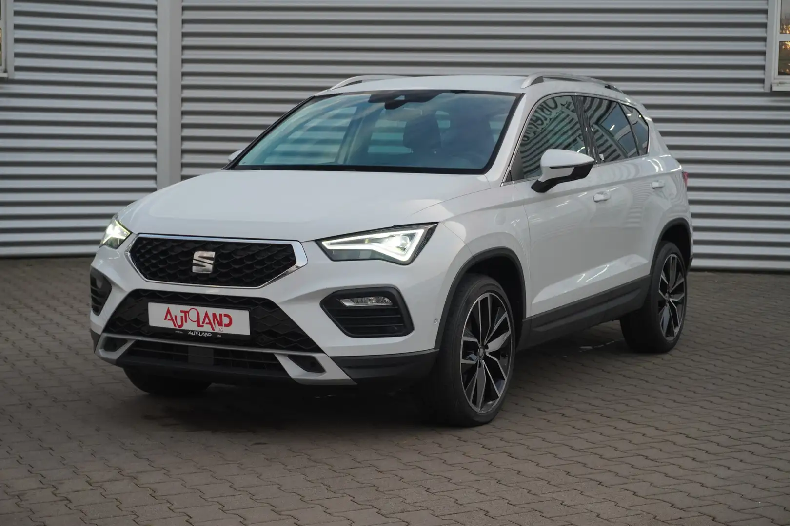 SEAT Ateca 2.0 TDI Style LED Navi ACC Kamera AHK DAB Weiß - 2